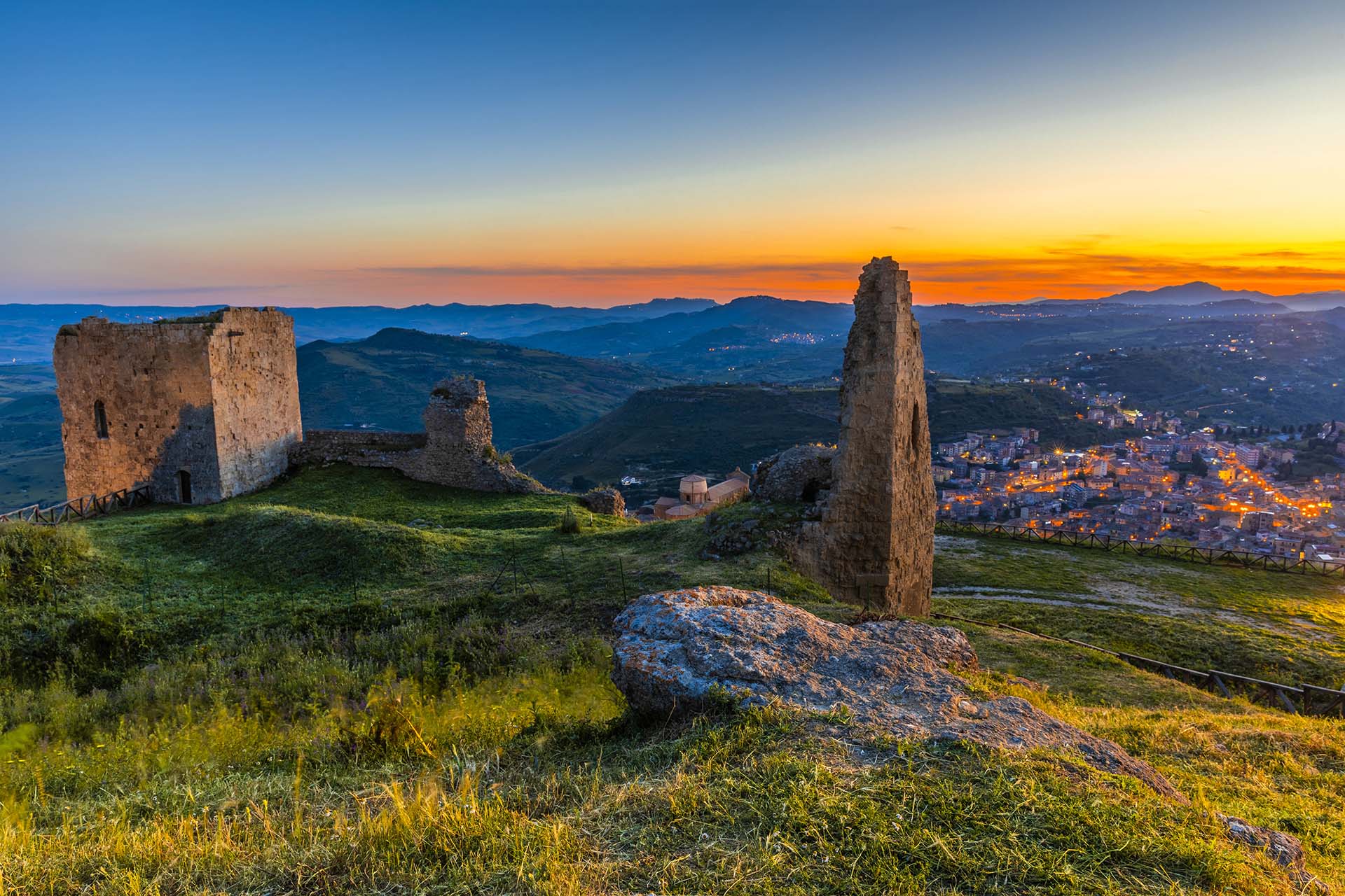 SAFF7138-HDR-Enna, il Fascino del Castello San Filippo D'Arginò, sentinella su Agira