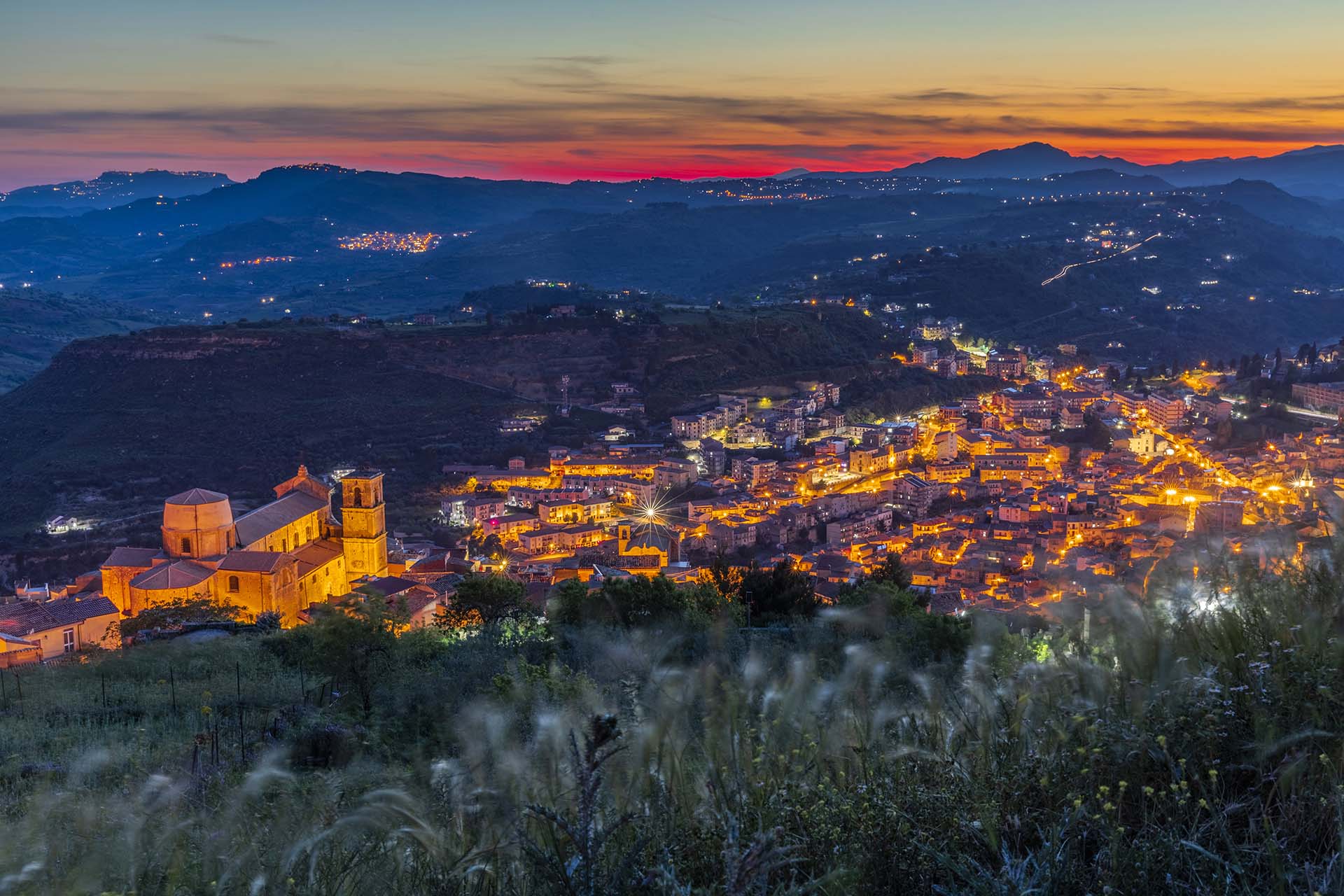 SAFF7157-HDR-Agira al crepuscolo, una veduta incantata da Monte Castello