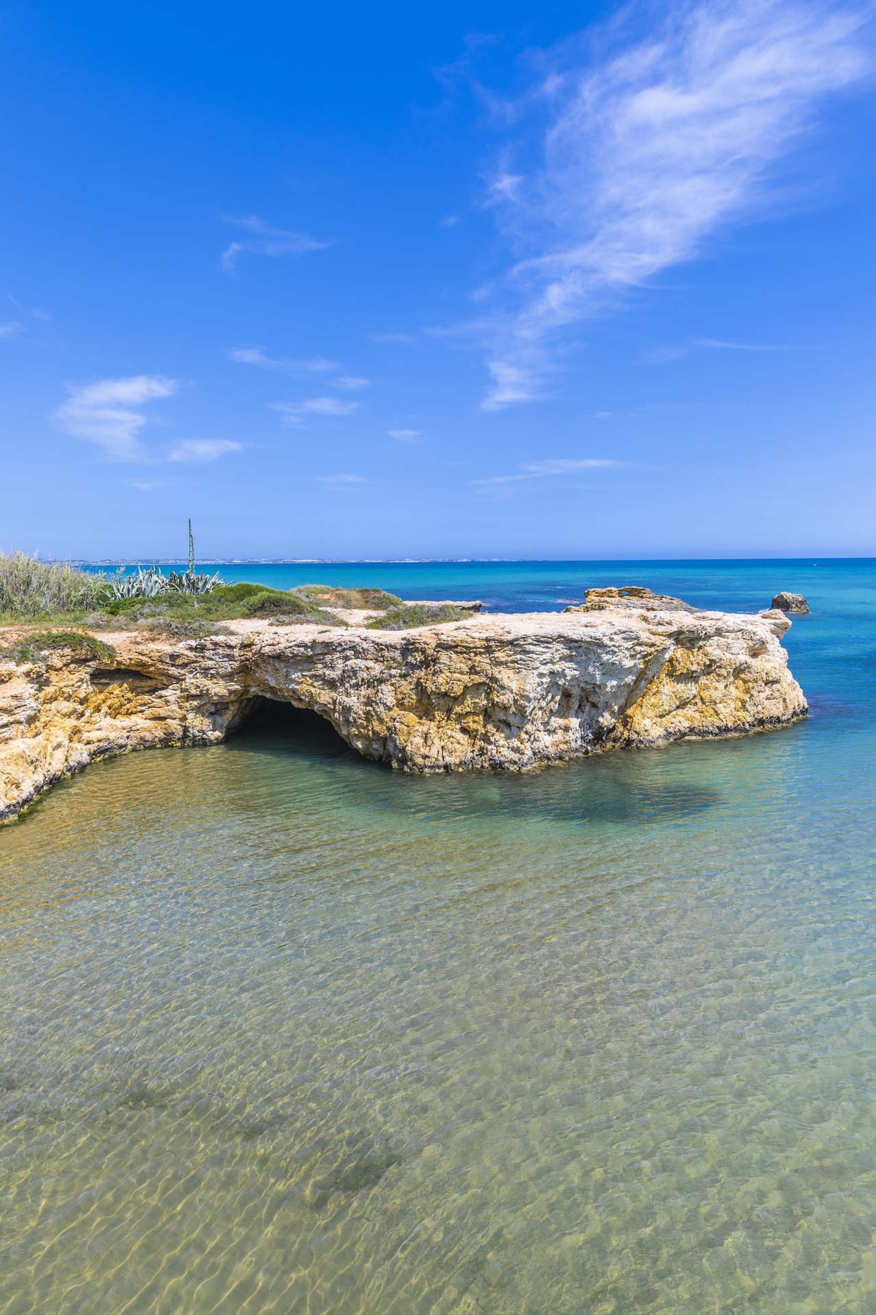 SAFF7270-Ragusa, la scogliera di Punta Cirica, meraviglia naturale della costa Iblea