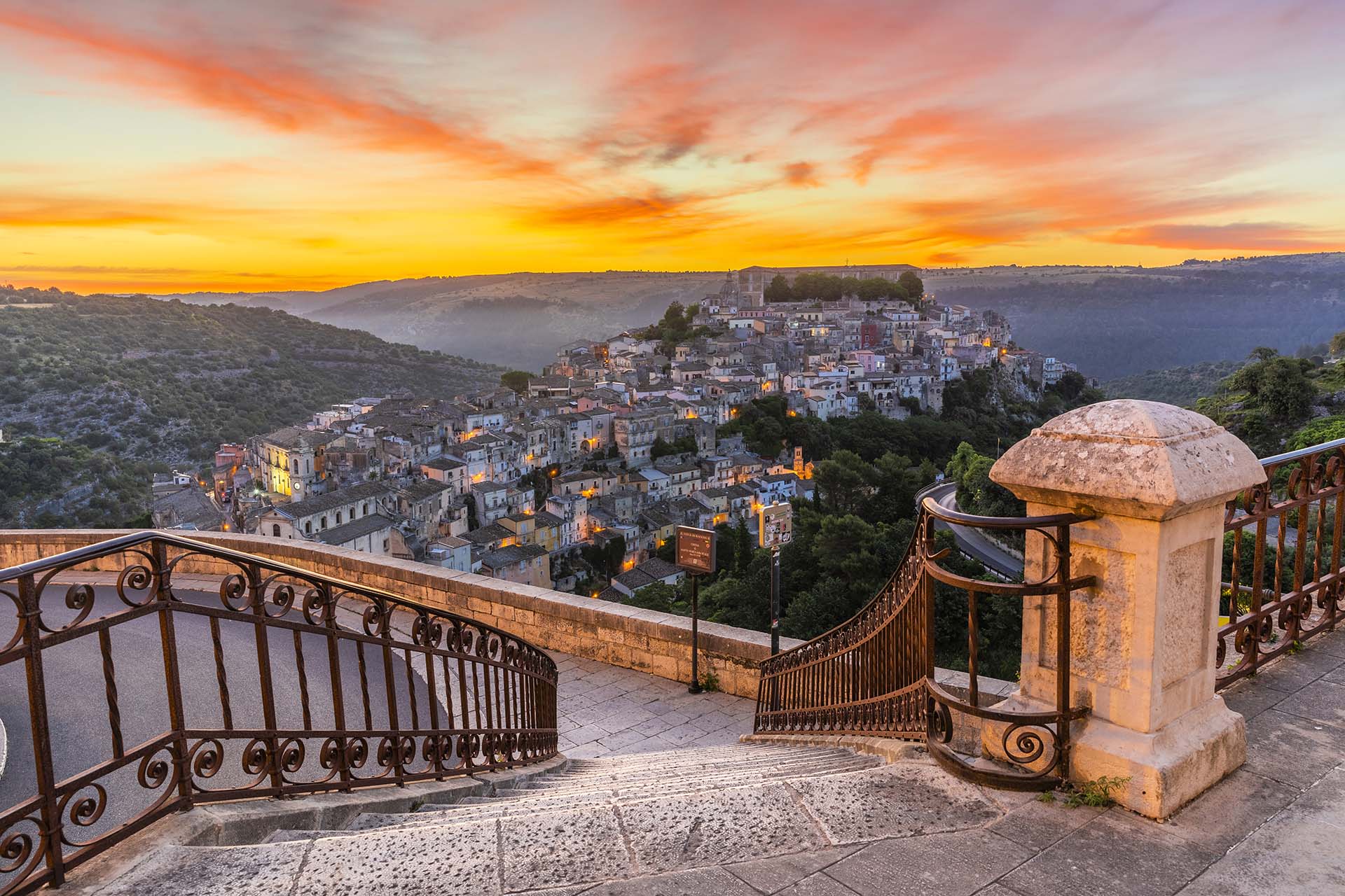 SAFF7616-HDR-L'eleganza barocca di Ragusa Ibla incorniciata dalla scalinata di Santa Maria delle Scale