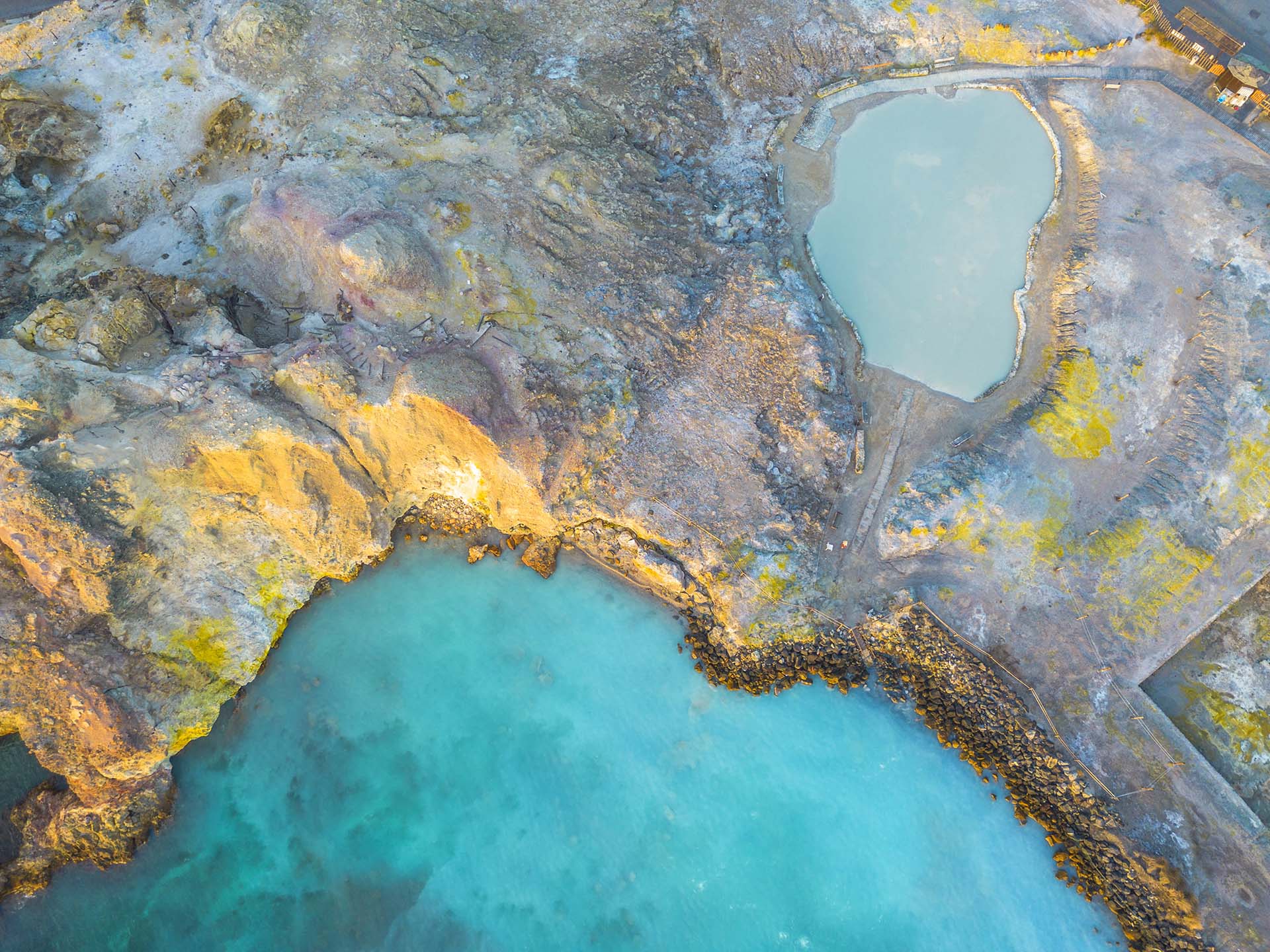 DJI_0216-Isola di Vulcano, la pozza dei fanghi naturali e la spiaggia delle Acque Calde