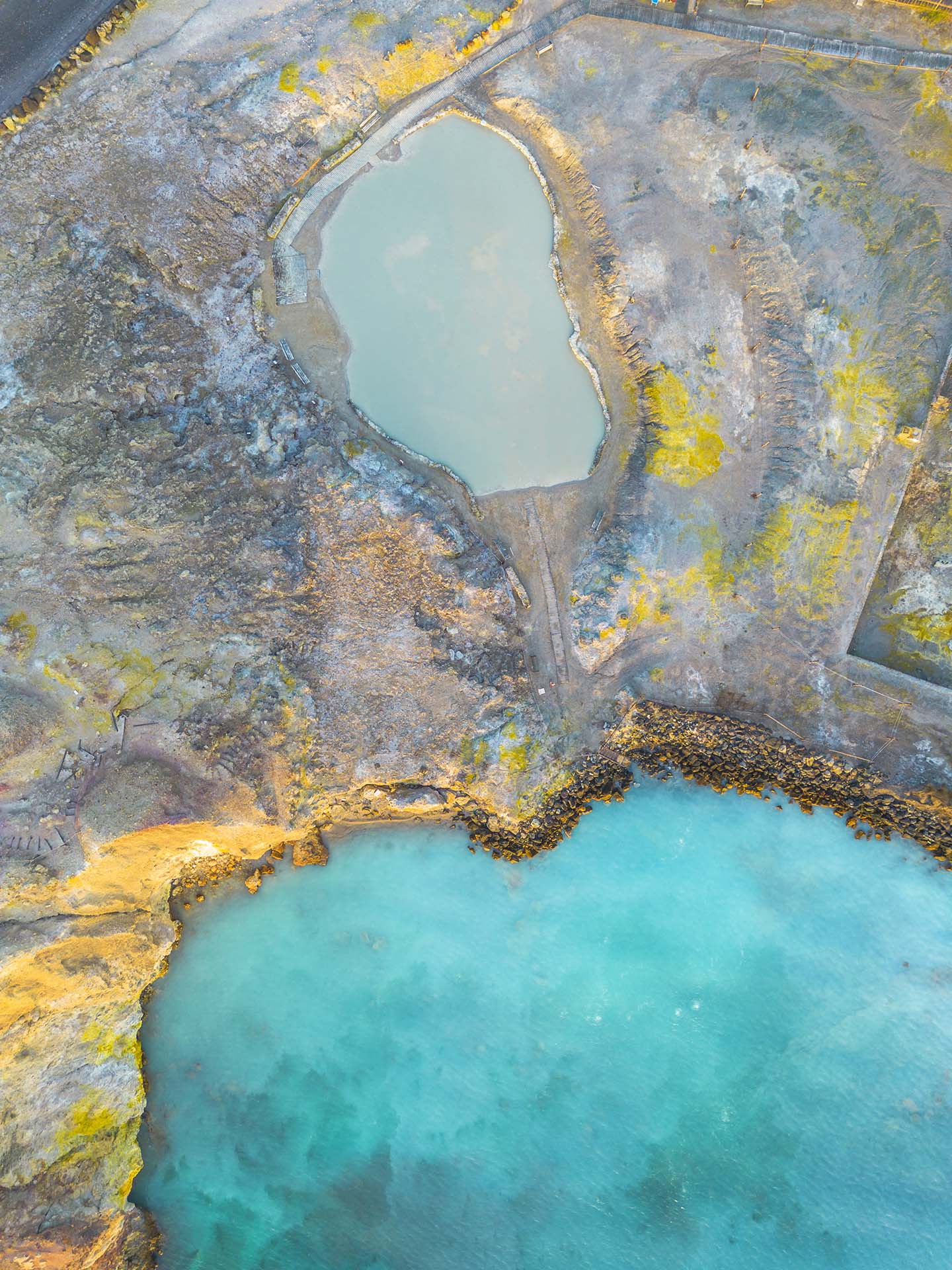 DJI_0219-Isola di Vulcano, la pozza dei fanghi naturali e la spiaggia delle Acque Calde