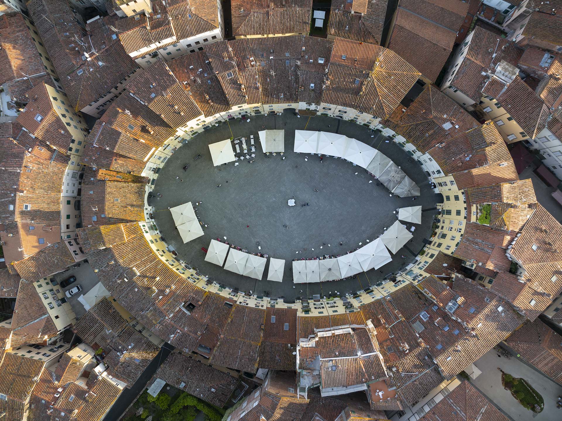 Piazza dell'Anfiteatro a Lucca