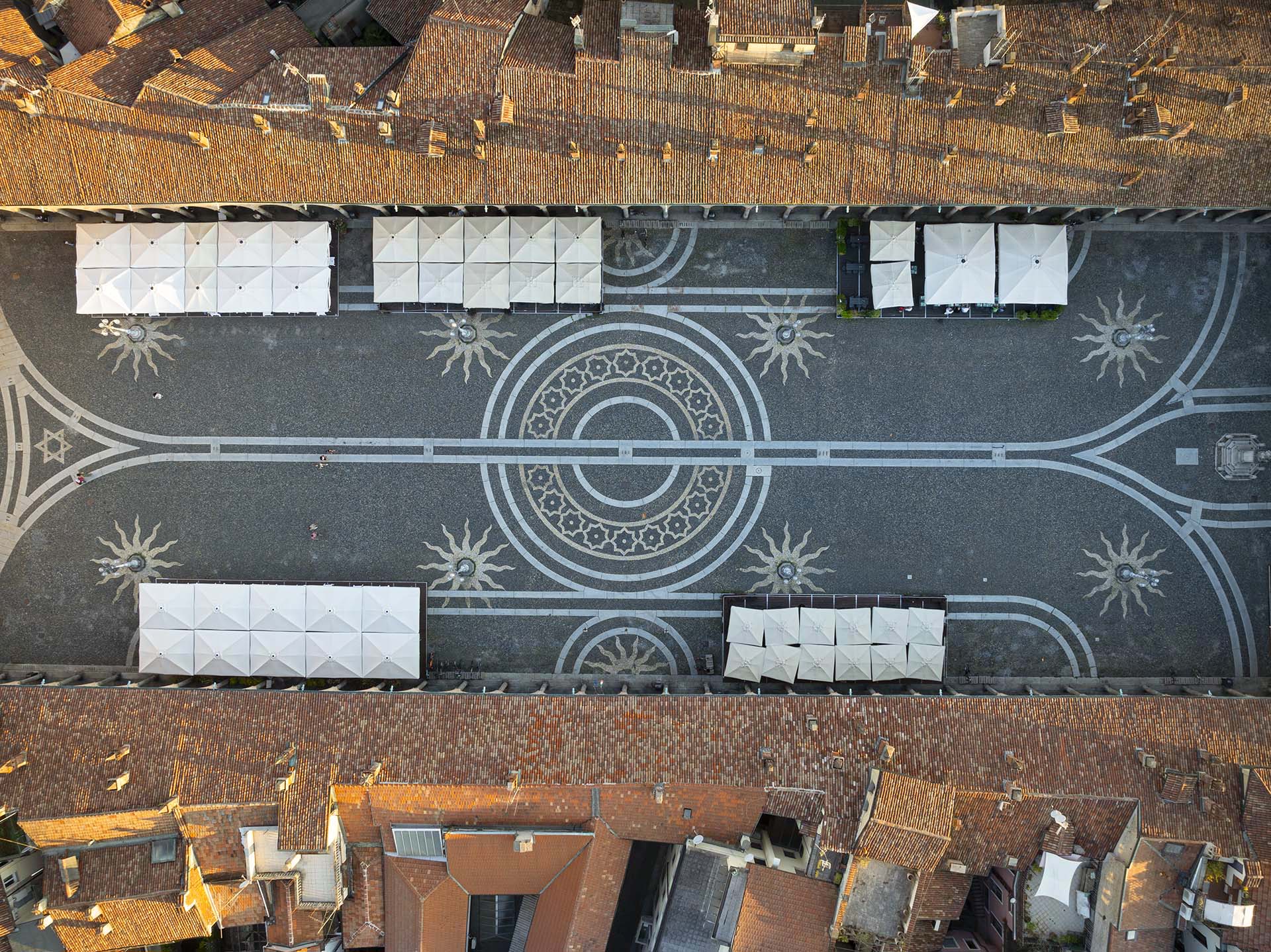 Pazza Ducale a Vigevano vista dall'alto.