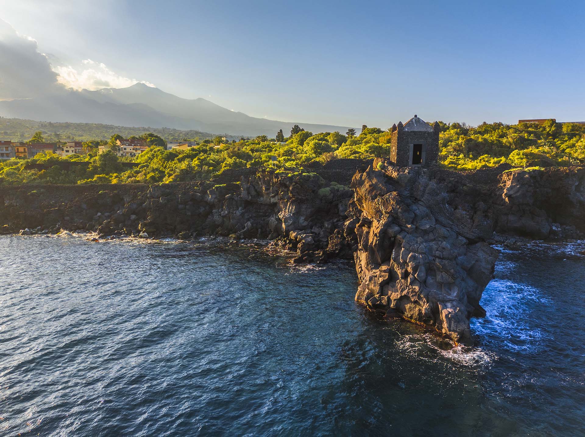 DJI_0889-HDR-La Garitta di Santa Tecla, sentinella lavica tra l'Etna e lo Ionio