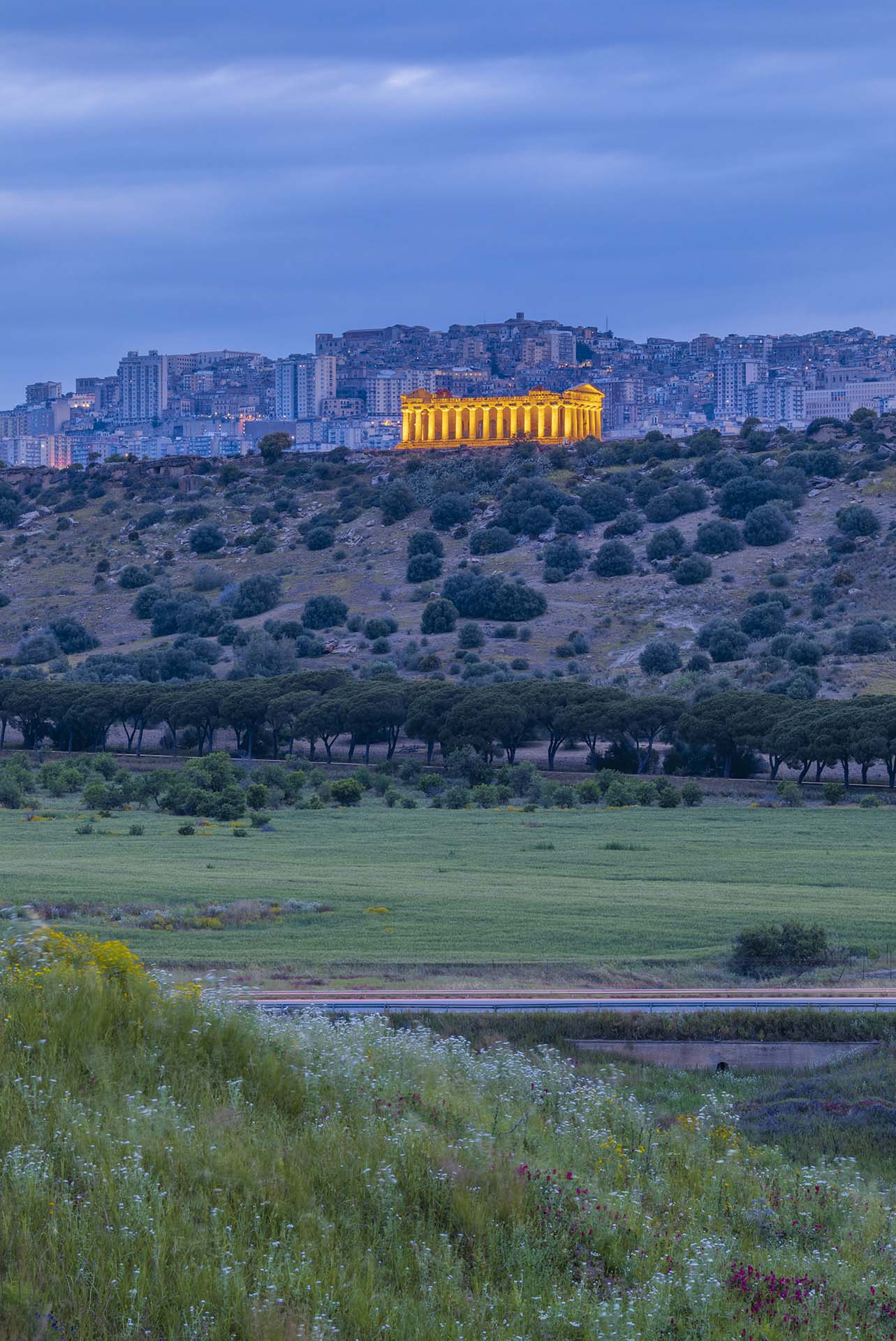 _INO5054-HDR-La città di Agrigento e la Valle dei Templi, sentinella silenziosa