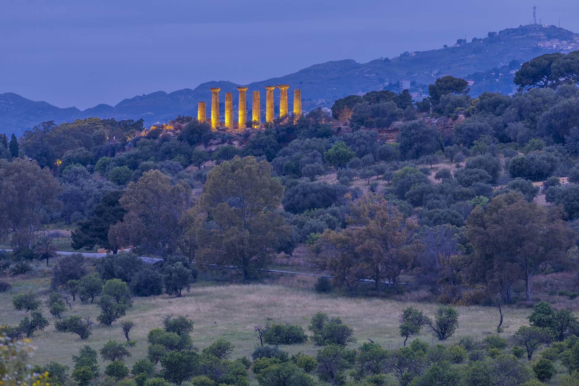 _INO5066-Tra le campagne Agrigentine, emerge la Valle dei Templi con il suo maestoso Tempio di Ercole
