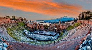 Panoramica_MG_1896-Taormina Incanta. Il Teatro Antico tra i colori pastello e lo sguardo maestoso dell'Etna