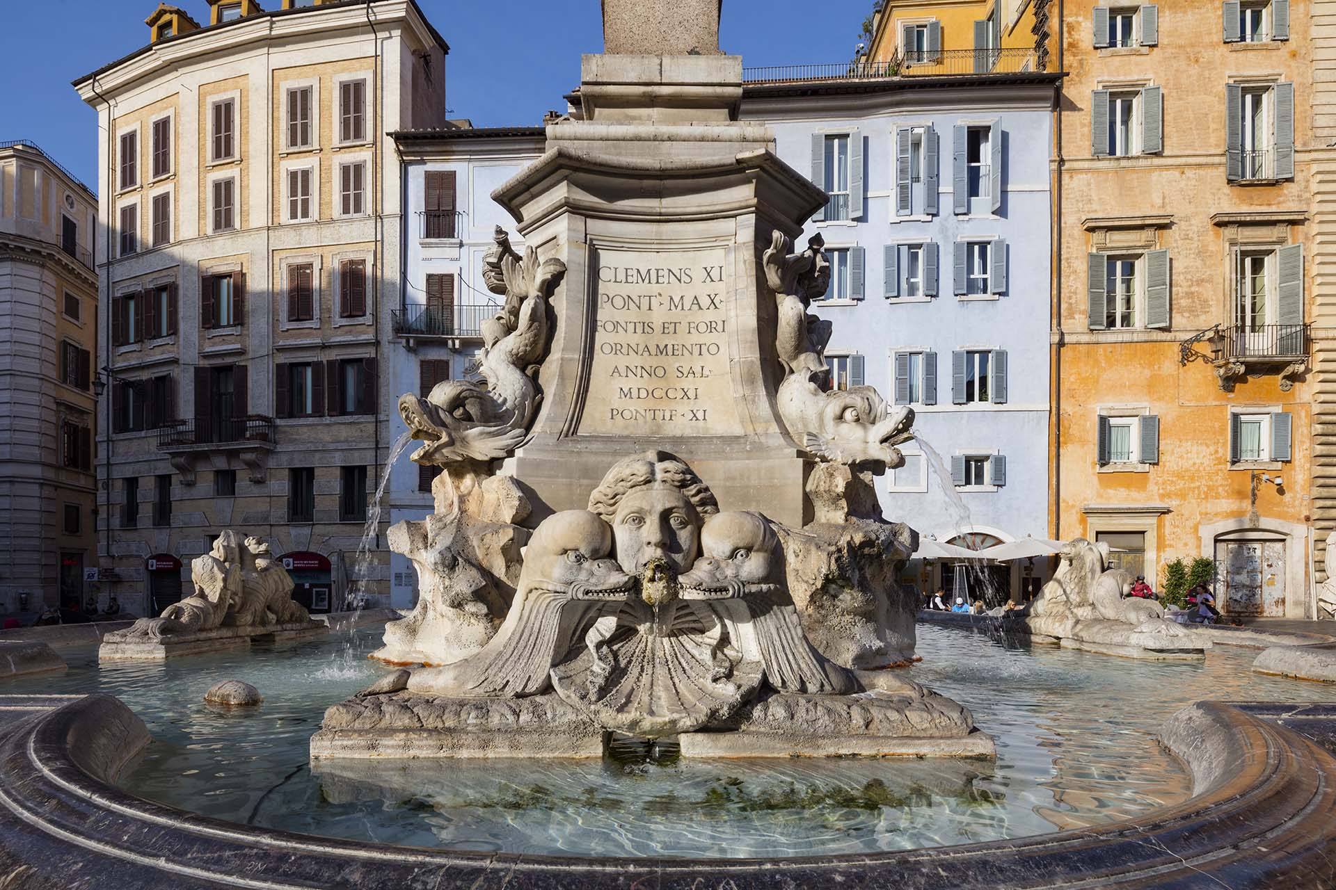 Fontana in Piazza della Rotonda.