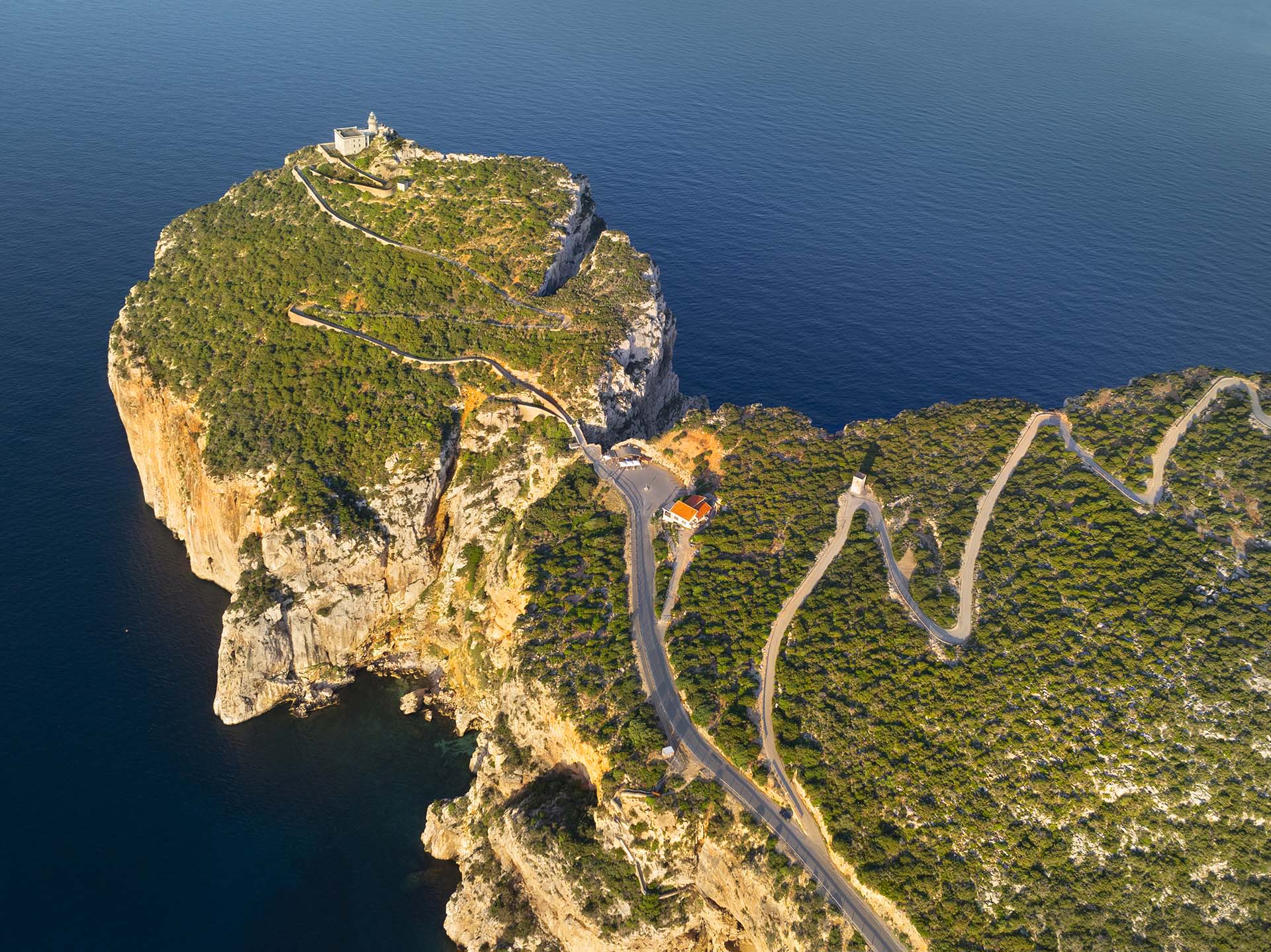 Il promontorio di Capo Caccia in Sardegna.