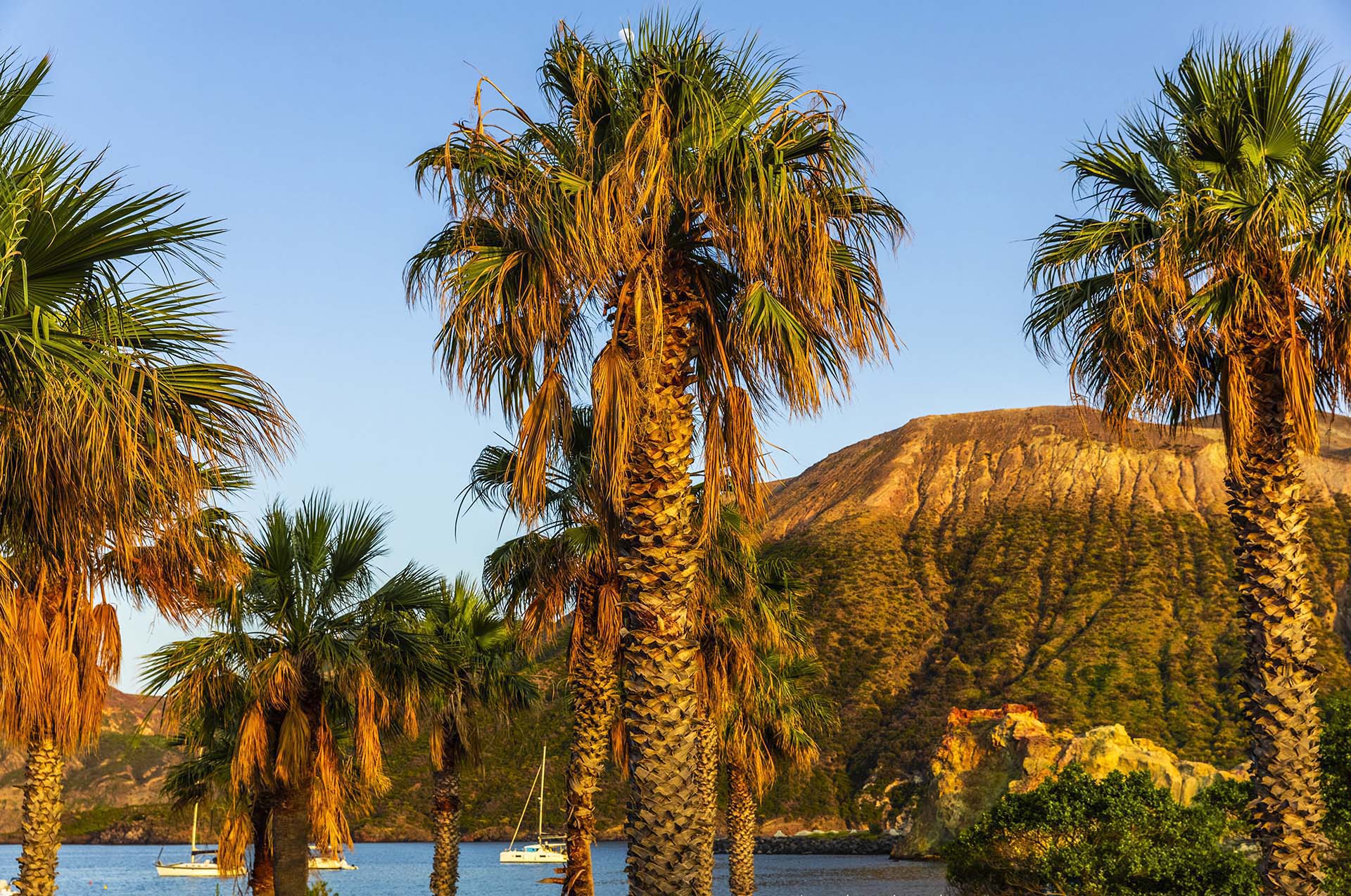 SAFF0032-Isola di Vulcano, il Gran Cratere della Fossa visto dalla Spiaggia delle Acque Calde