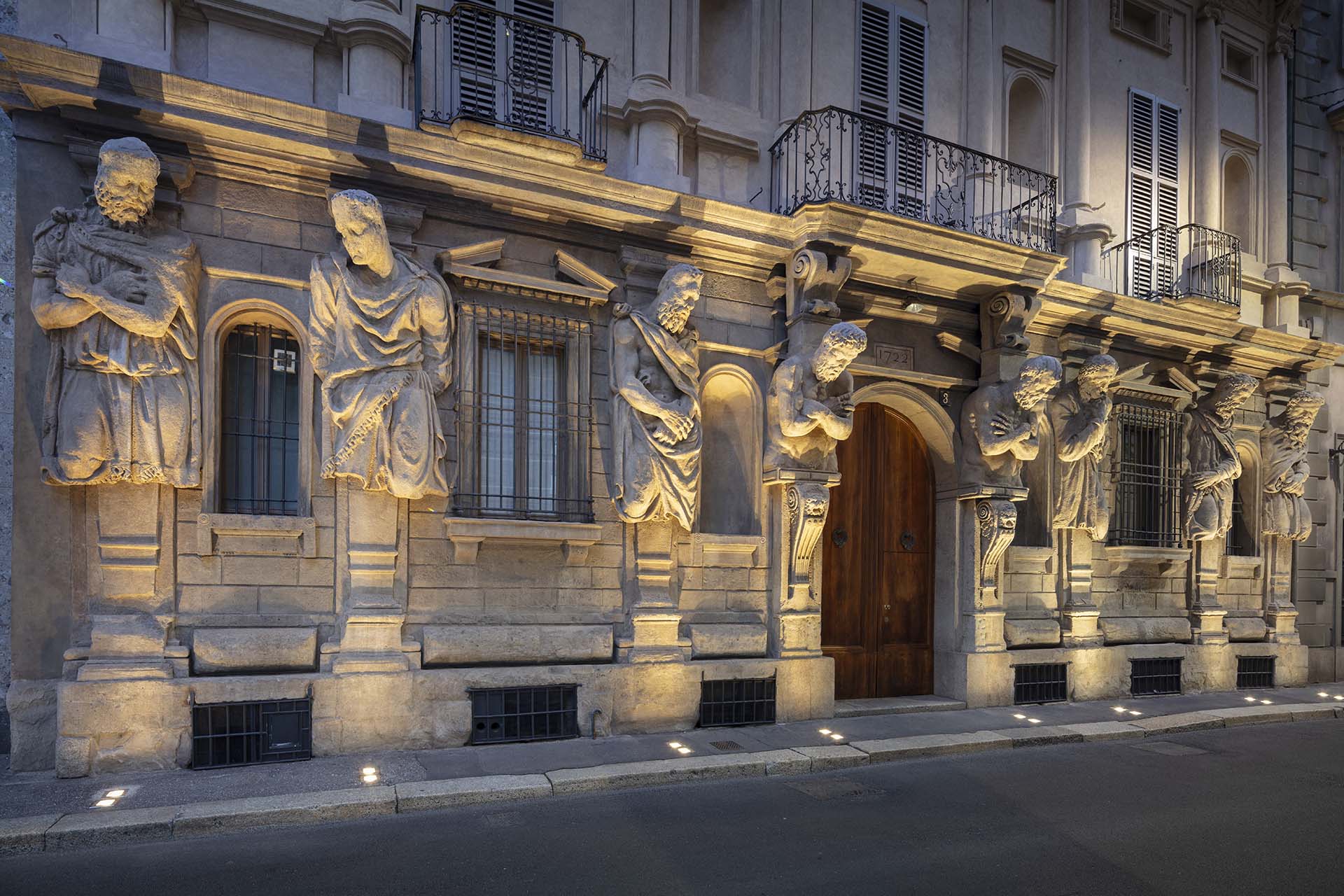 Casa degli Omenoni o Palazzo Leoni-Calchi