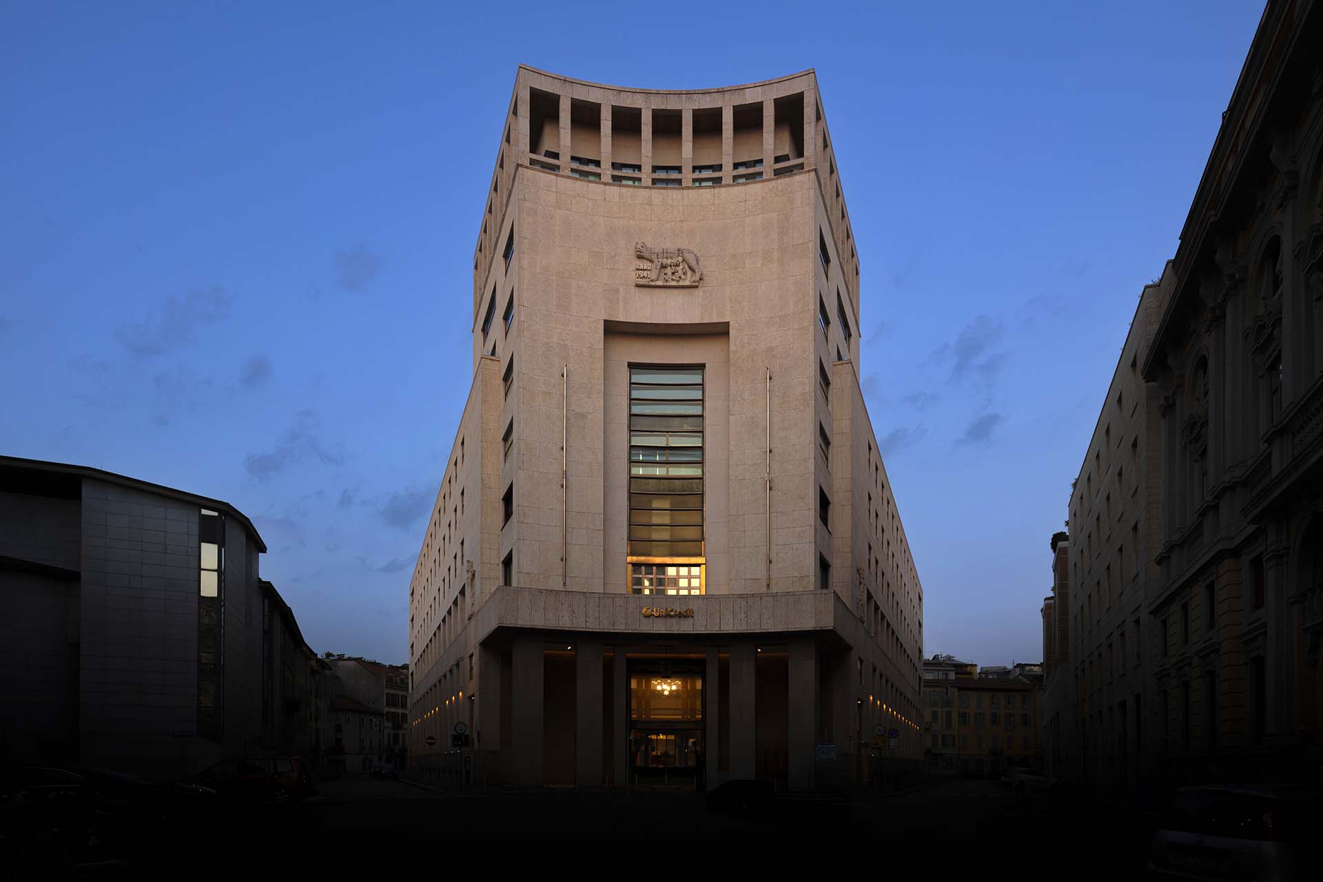 Il palazzo del Banco di Roma (oggi Unicredit) è uno storico edificio di Milano situato in piazza Tommaso Edison.