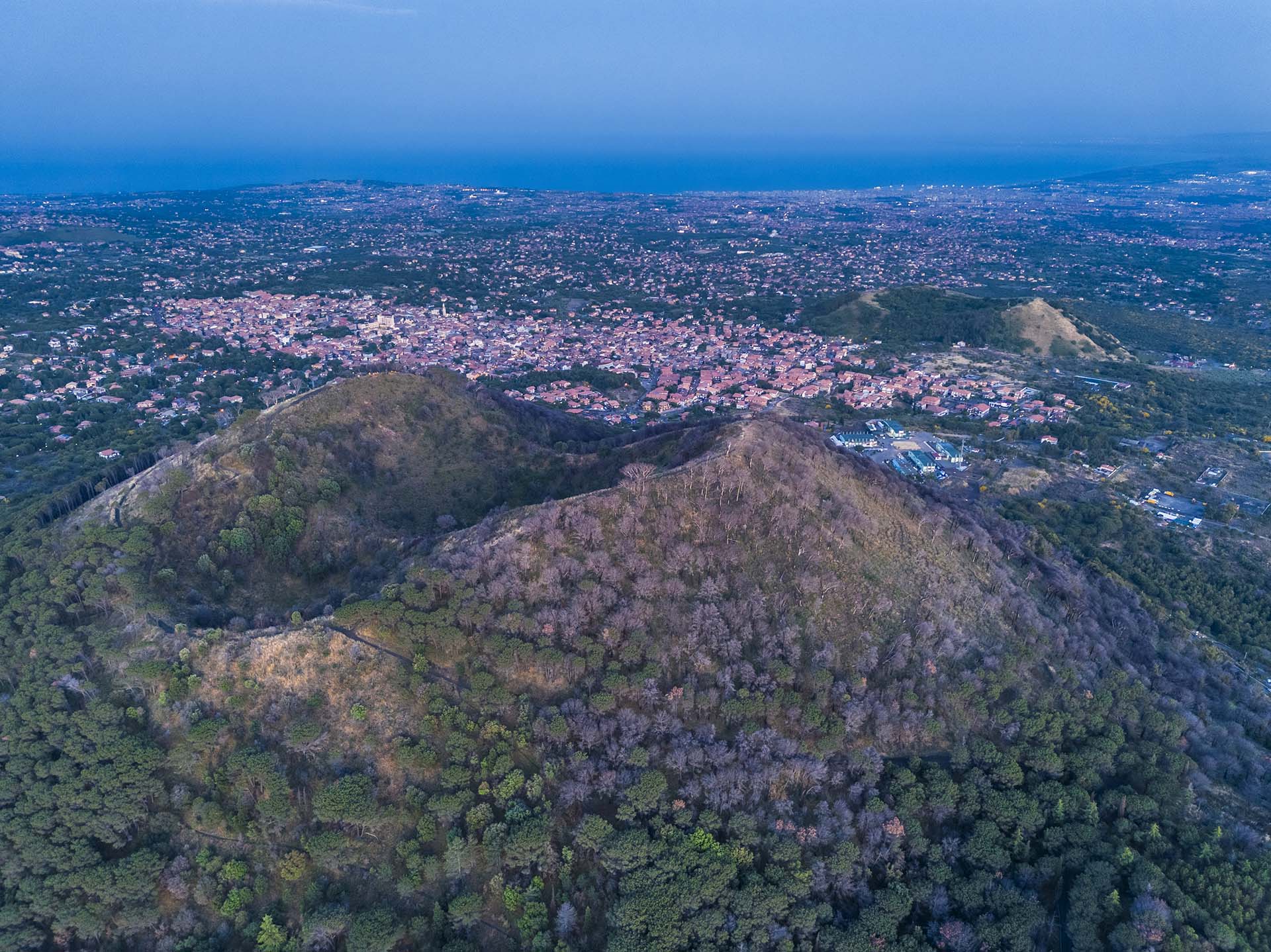 DJI_0130-HDR-Etna, Monti Rossi e Nicolosi, un borgo montano ai piedi del Vulcano