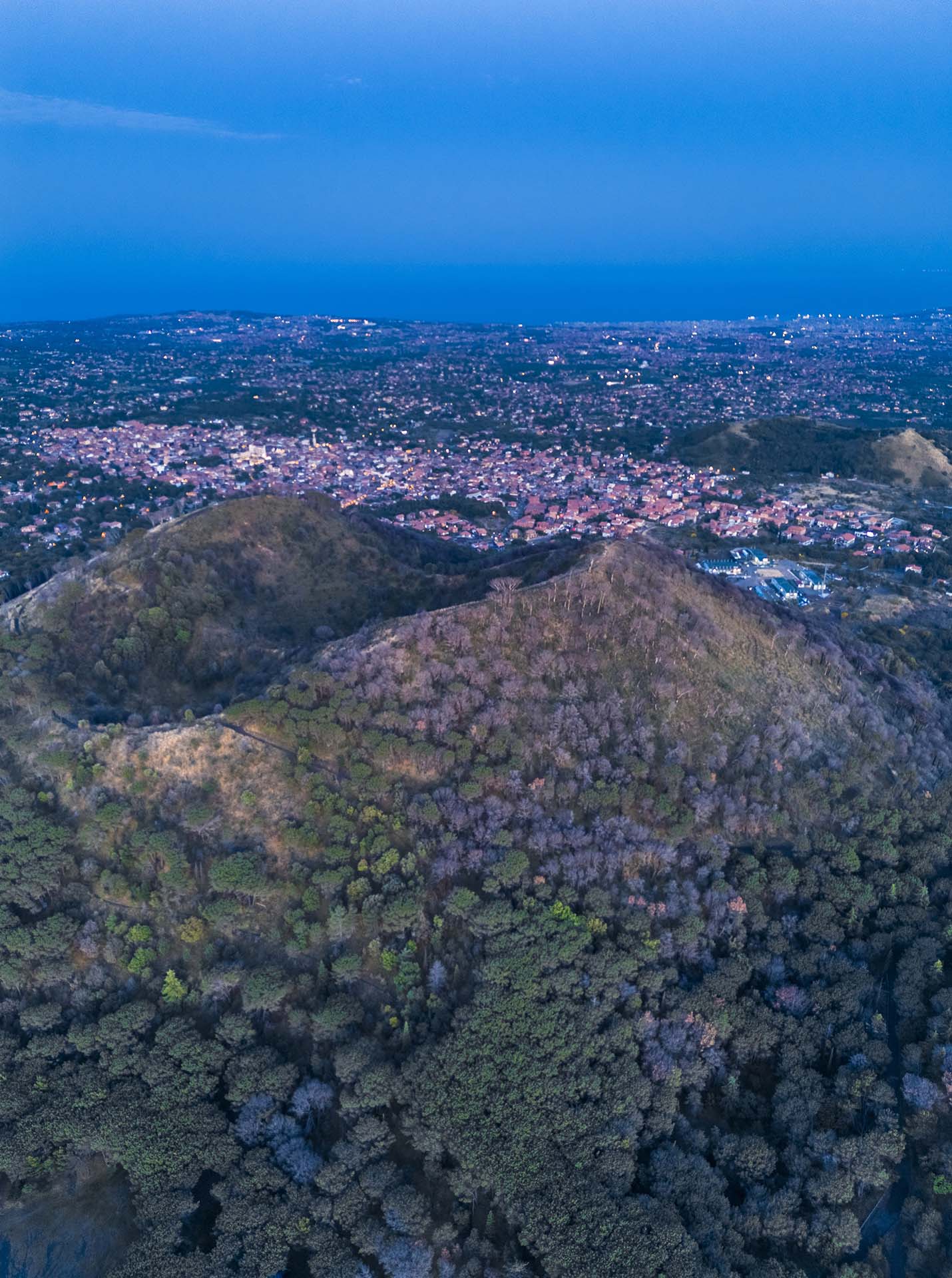 DJI_0145-HDR-Etna, Monti Rossi e Nicolosi, un borgo montano ai piedi del Vulcano 