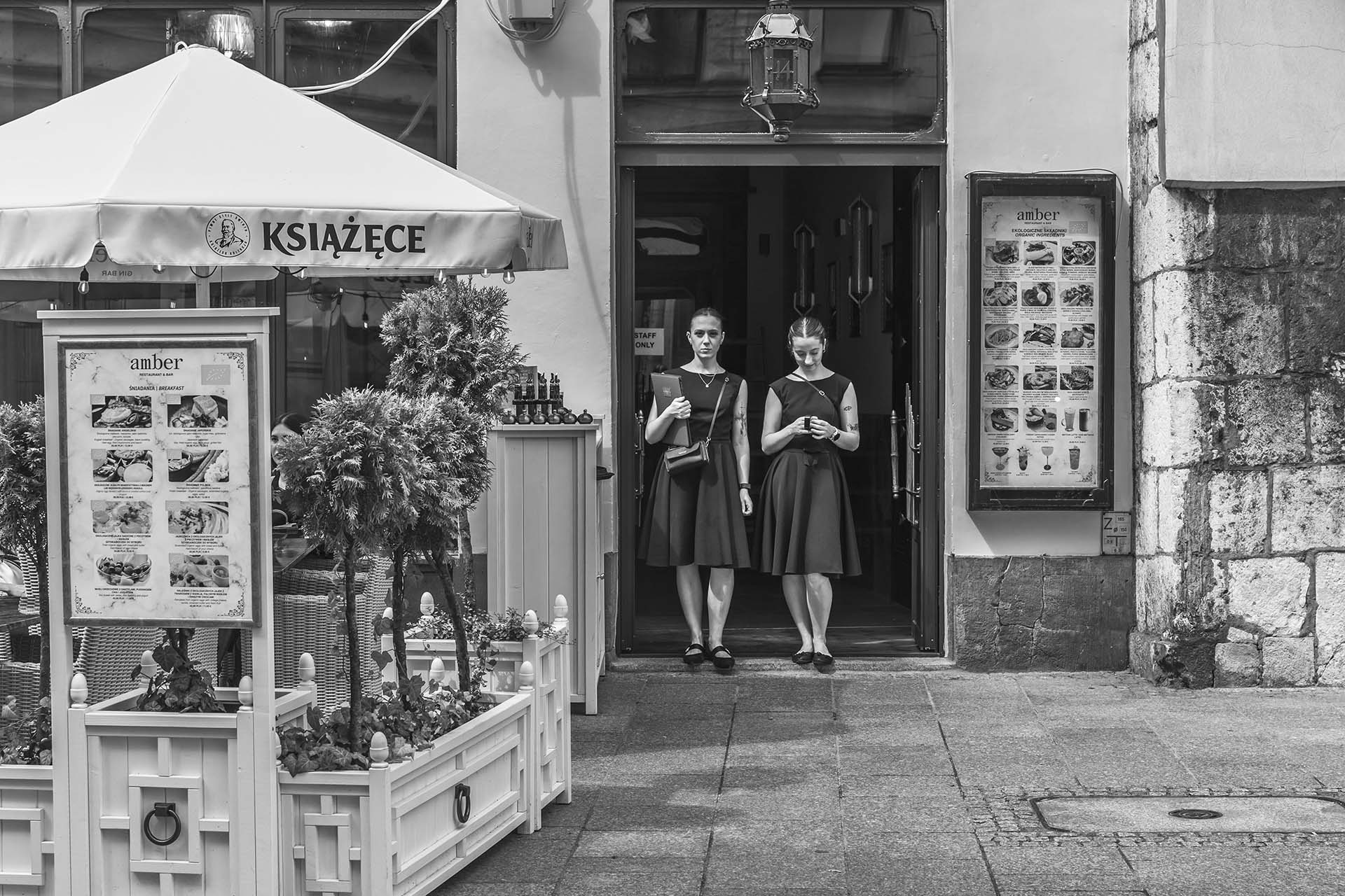 SAFF1702-Due cameriere di Cracovia