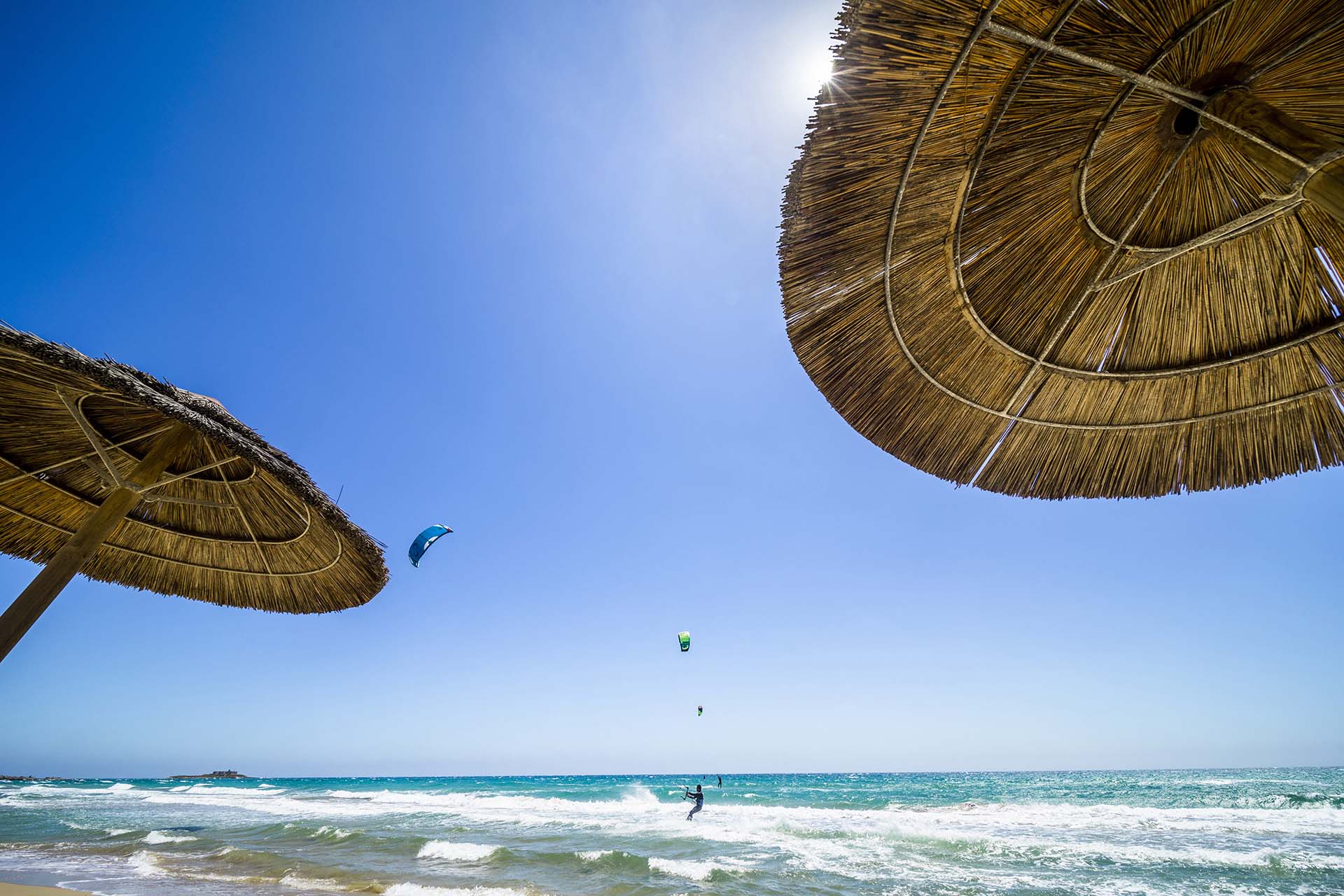 SAFF8026-Kitesurf sulla spiaggia di Carratois a Portopalo di Capo Passero