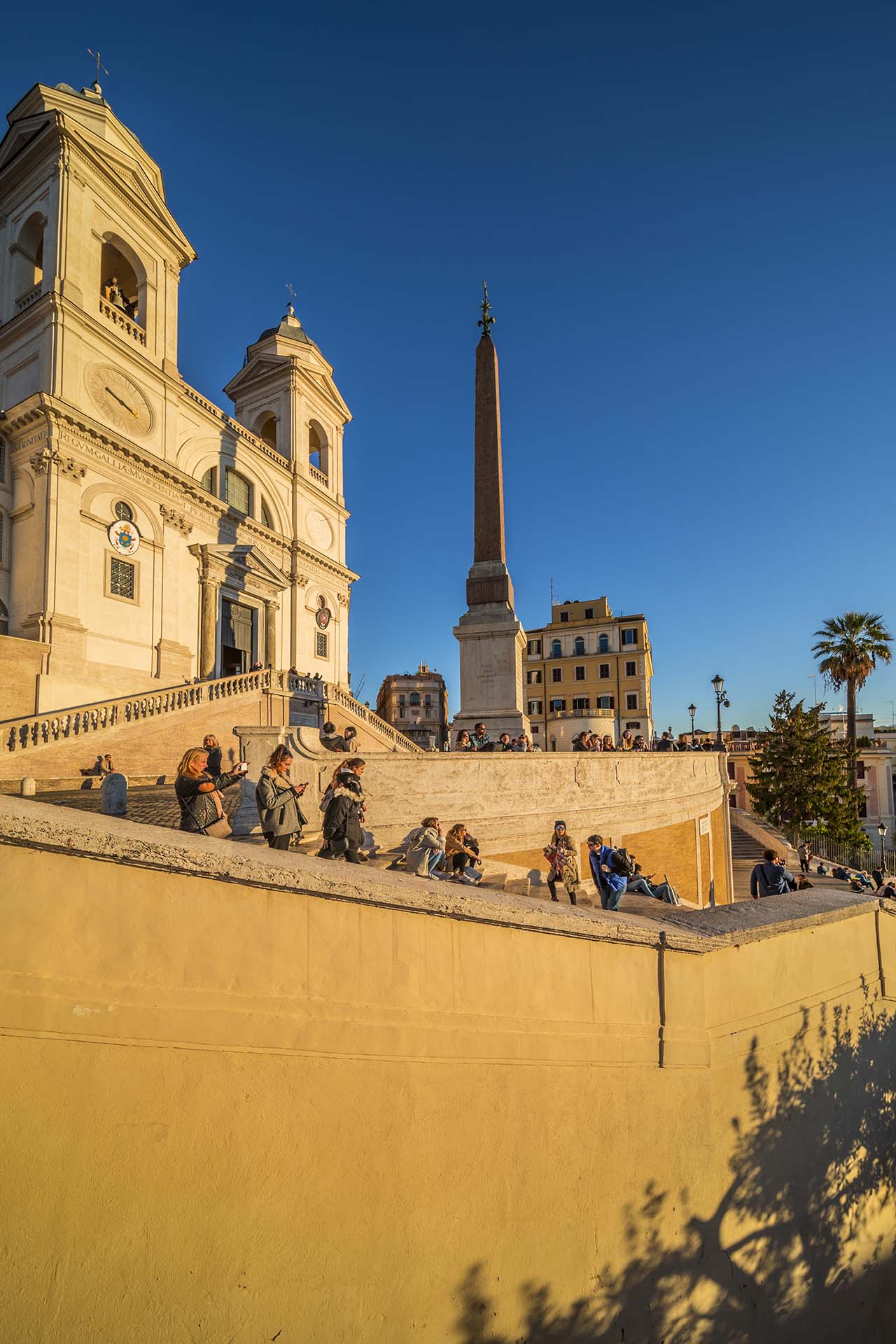 0A1A6836-Trinità dei Monti, la celebre scalinata e la chiesa nel cuore di Roma