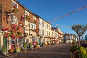 Pub e case pittoresche nel villaggio di Deal nell'Ighilterra del sud