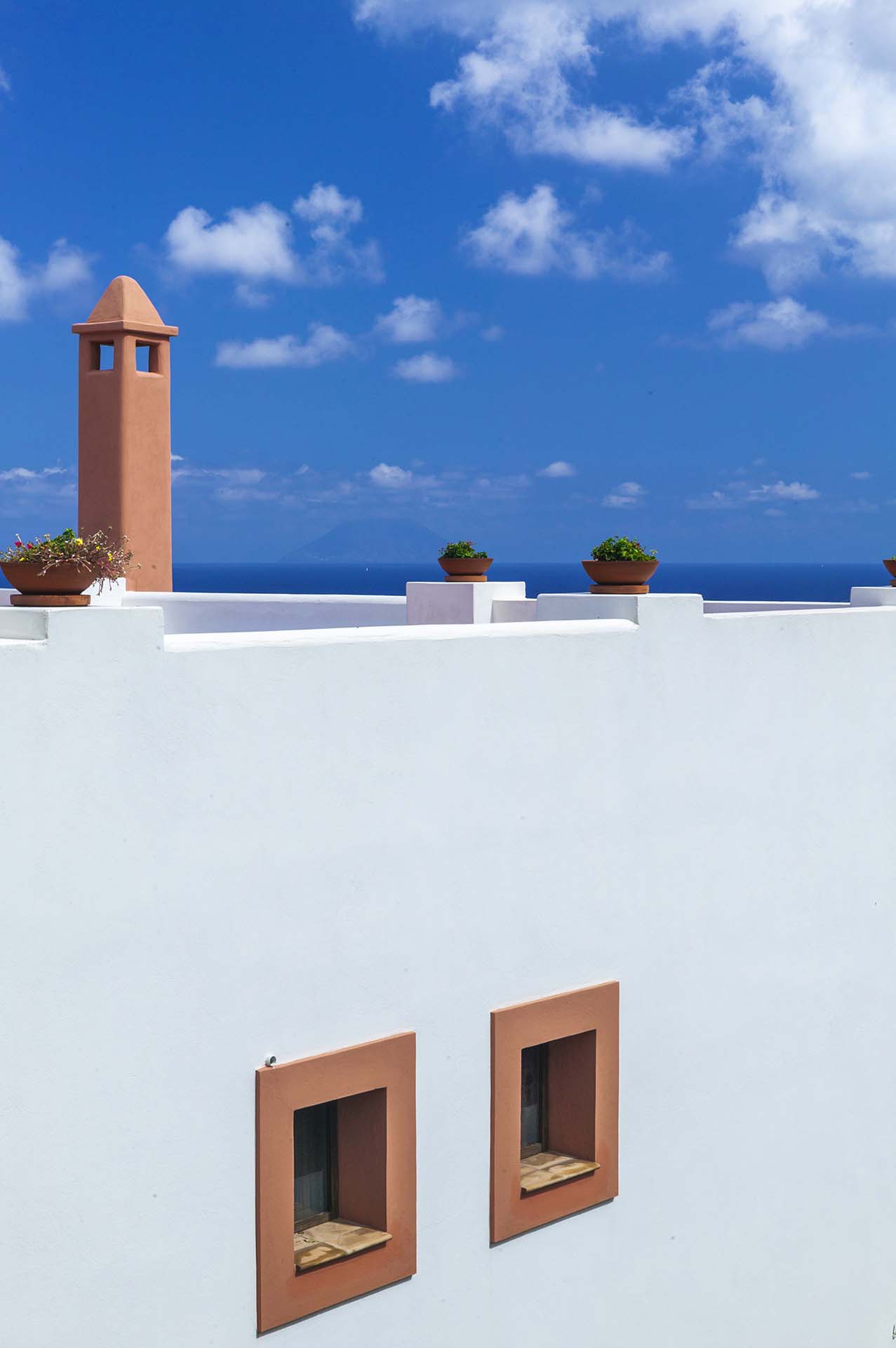 DE7U9944-La casa Eoliana a Salina, un'armonia di forme e colori