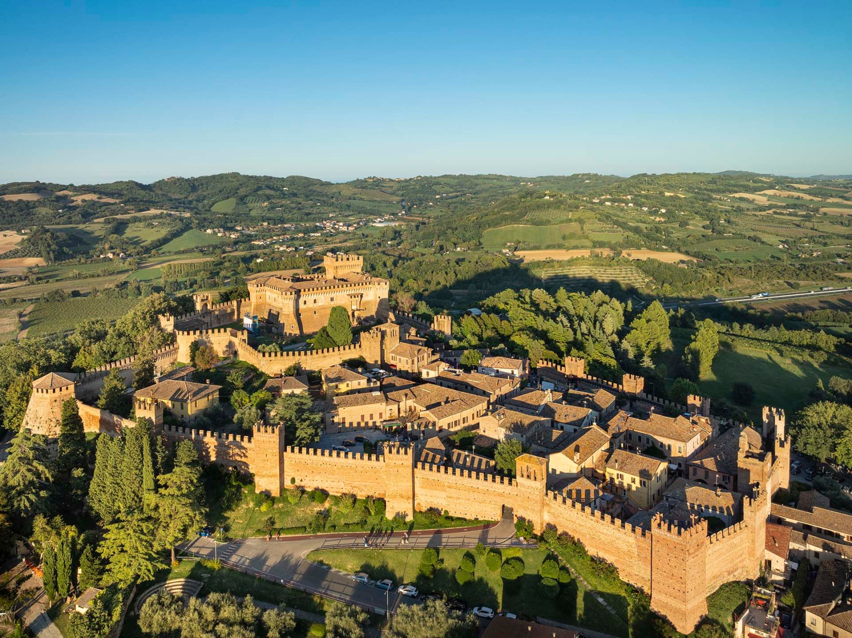 Il borgo fortificato di Gradara.