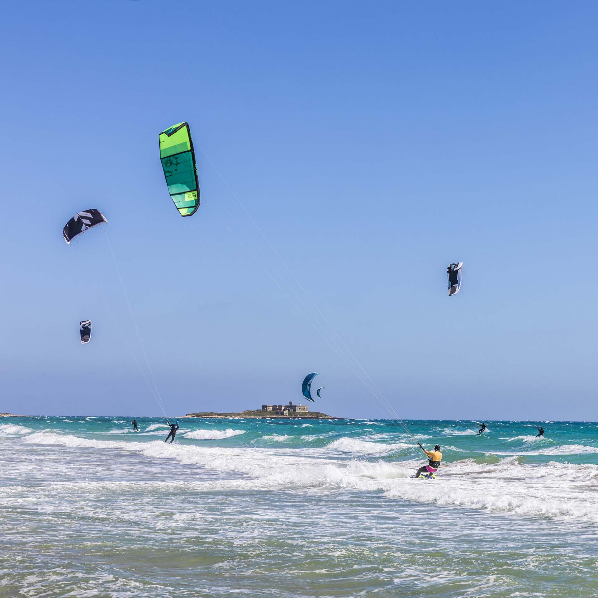 SAFF8136-Kitesurf, vele al vento all'isola delle Correnti