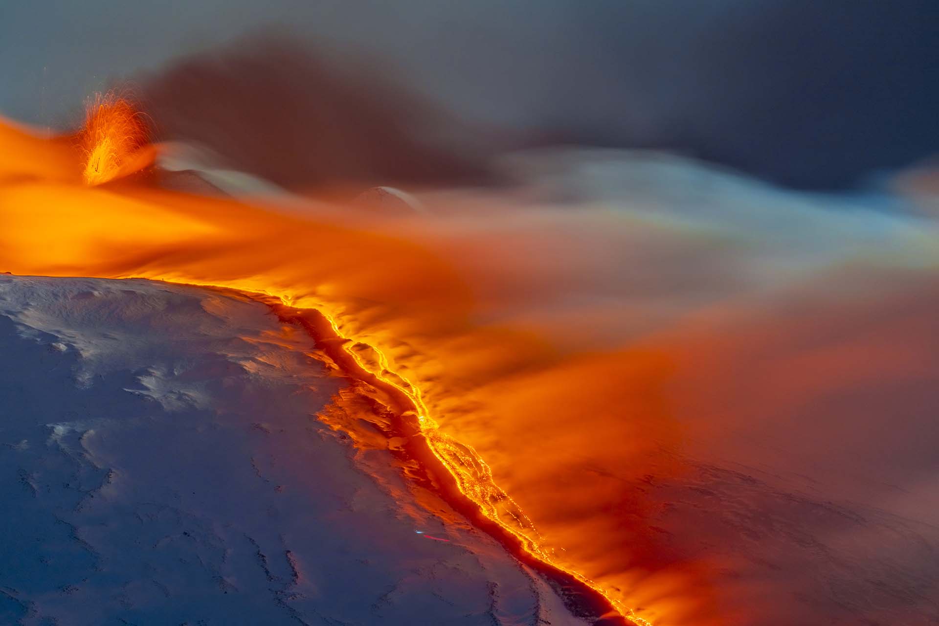 0A1A4913-HDR-Etna, colata lavica versante ovest tra nuvole e fumo
