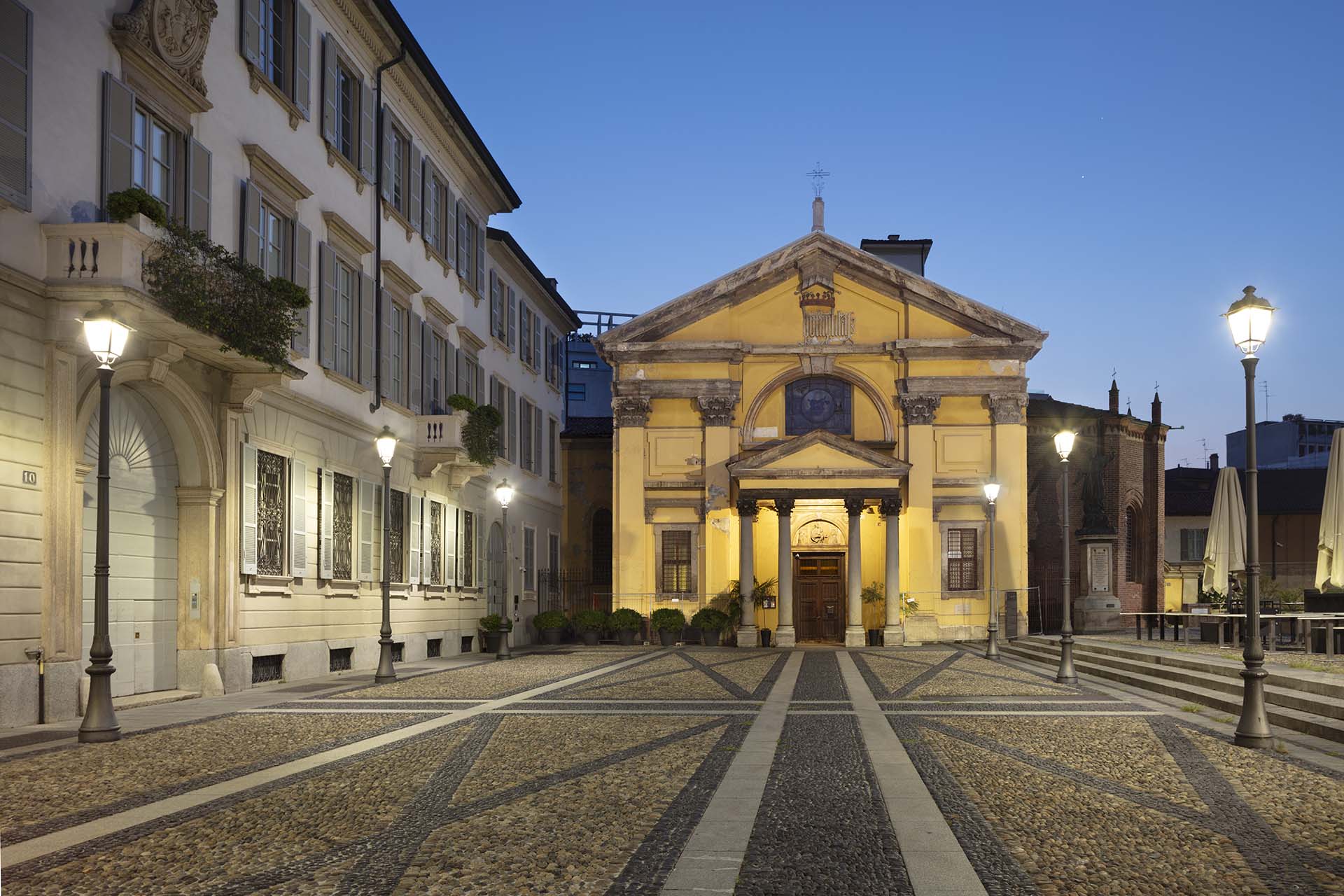 Chiesa di Santa Maria Podone in piazza Borromeo a Milano.