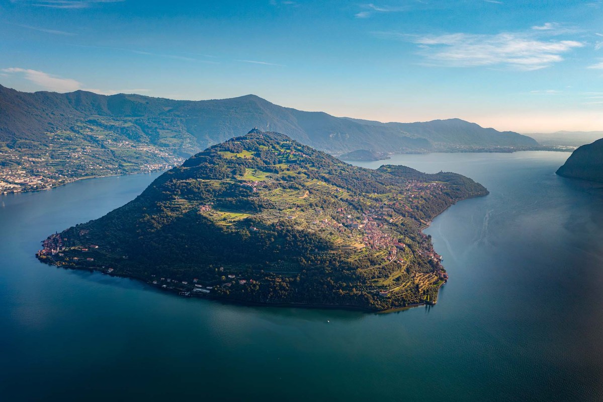 Monte Isola e il Lago d'Iseo.