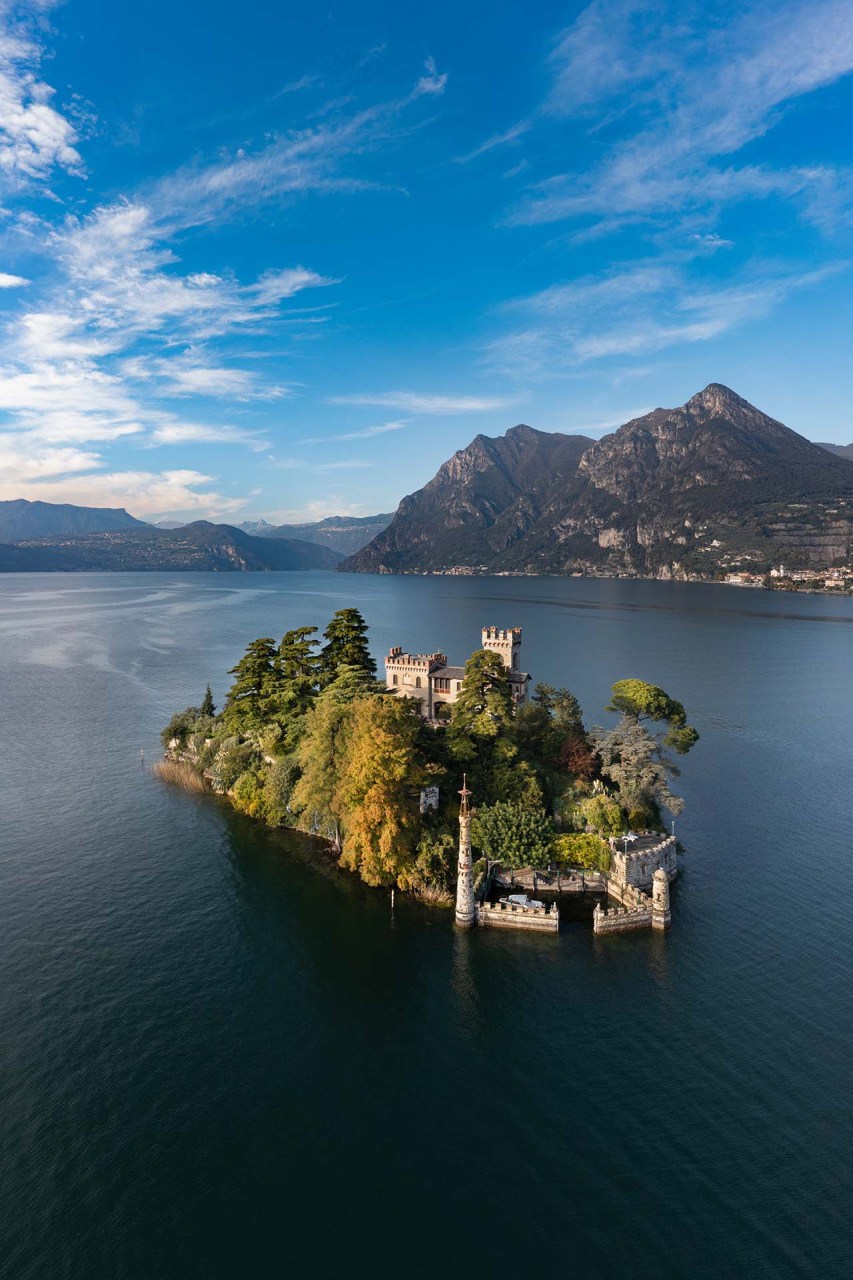 La piccola isola di Loreto a nord di Monte Isola nel Lago d'Iseo.