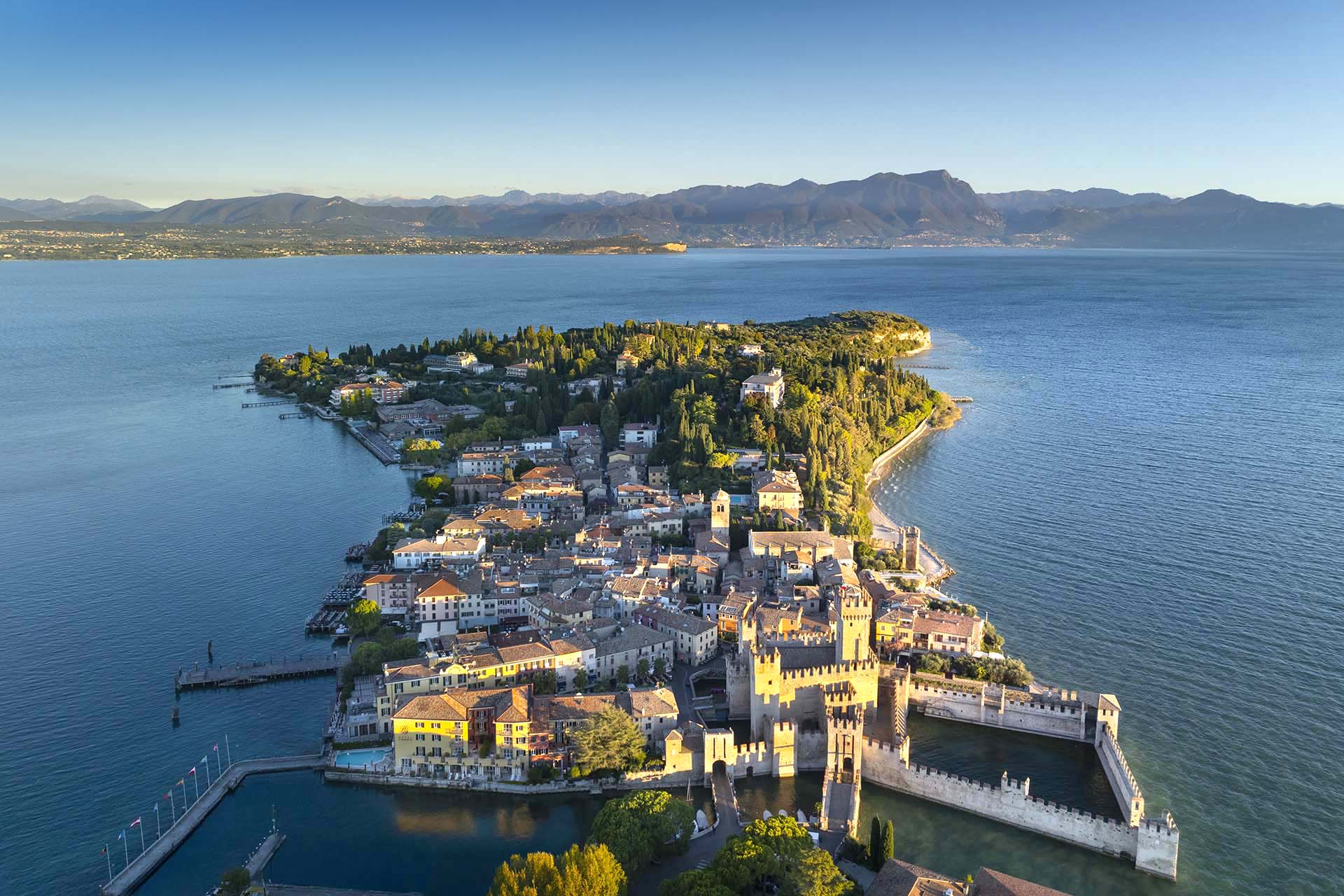 La penisola di Sirmione sul Lago di Garda.