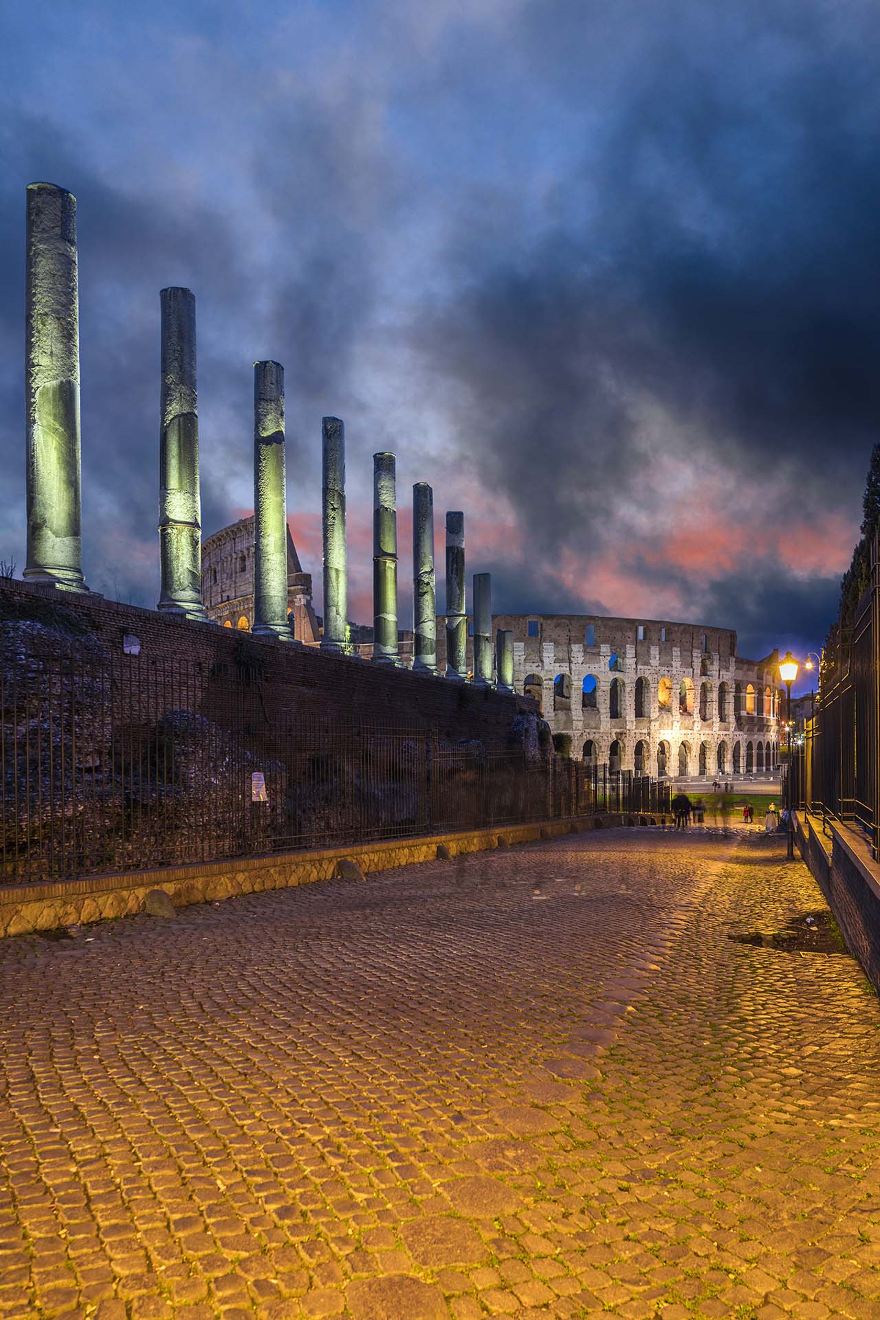 0A1A6563-II-Roma di notte, la Magia illuminata del Foro Romano e del Colosseo