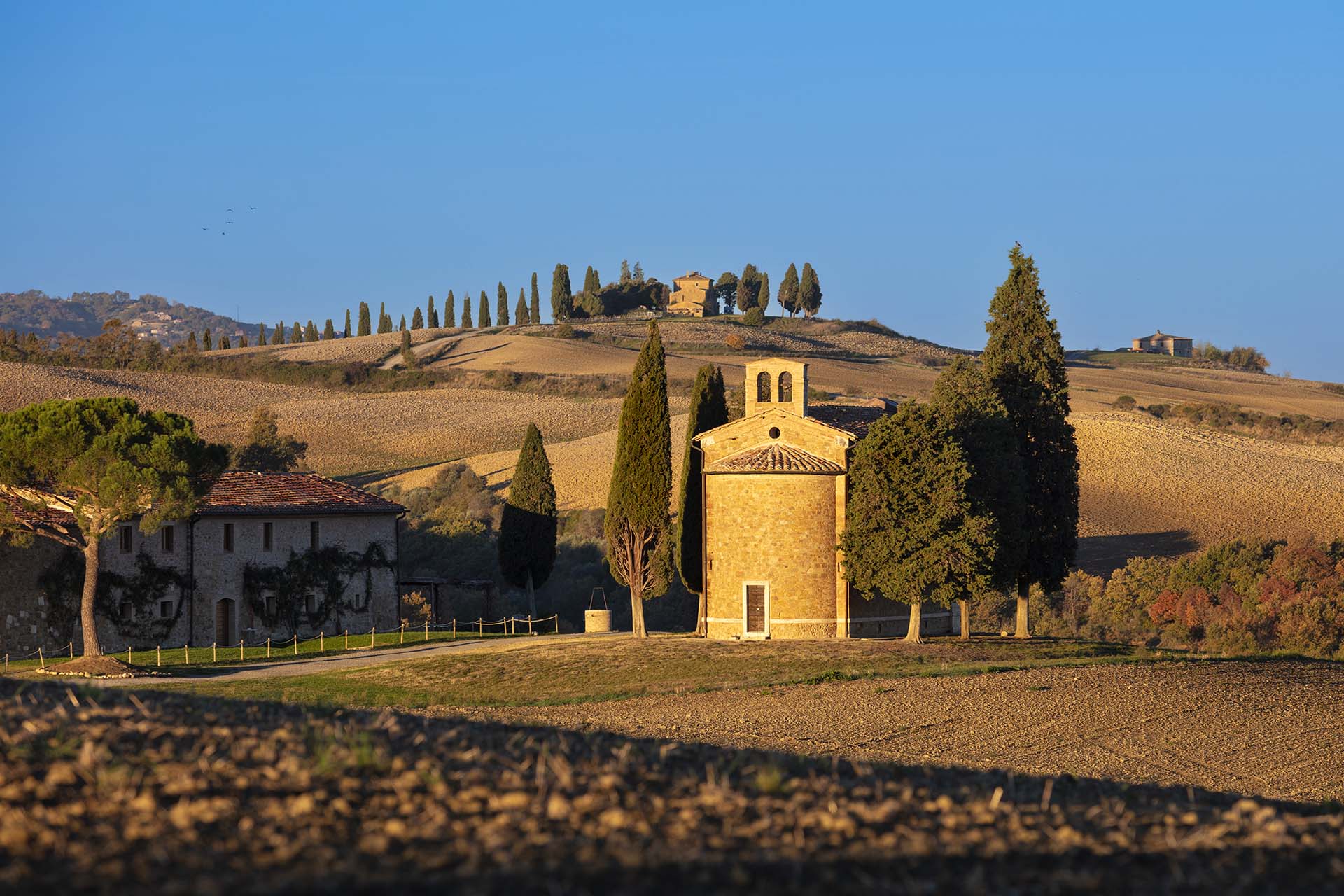 Paesaggio con la Cappella della Madonna di Vitaleta.