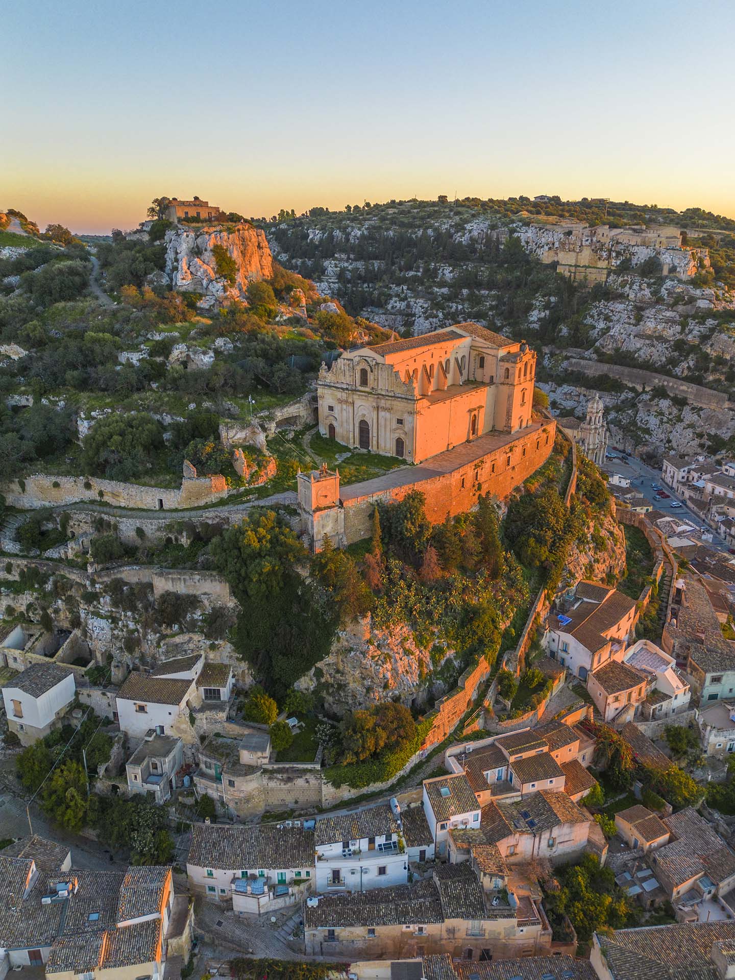 DJI_0279-HDR-Scicli, la maestosità del Colle San Matteo baciata dall'ultimo sole