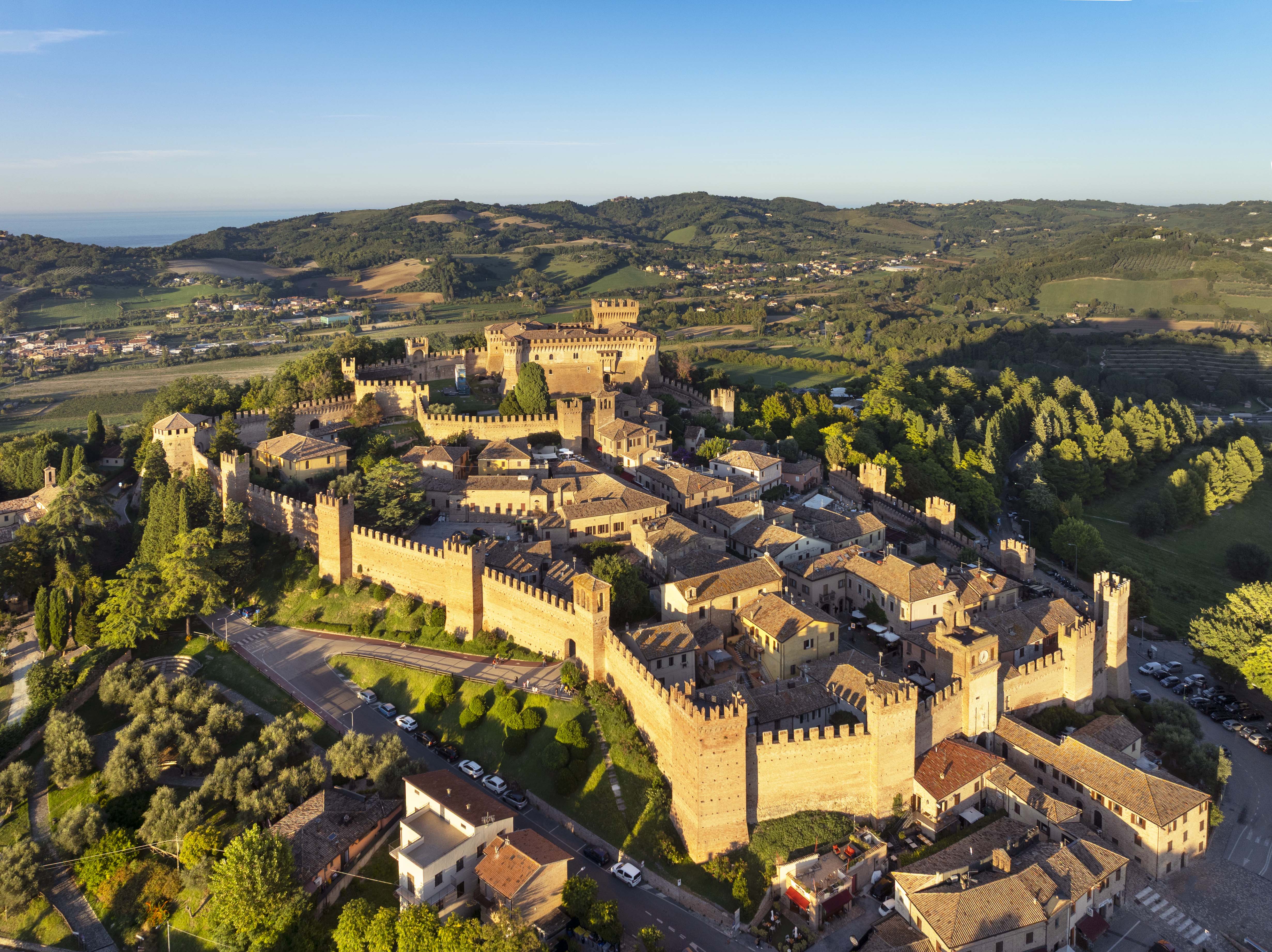Il borgo fortificato di Gradara.
