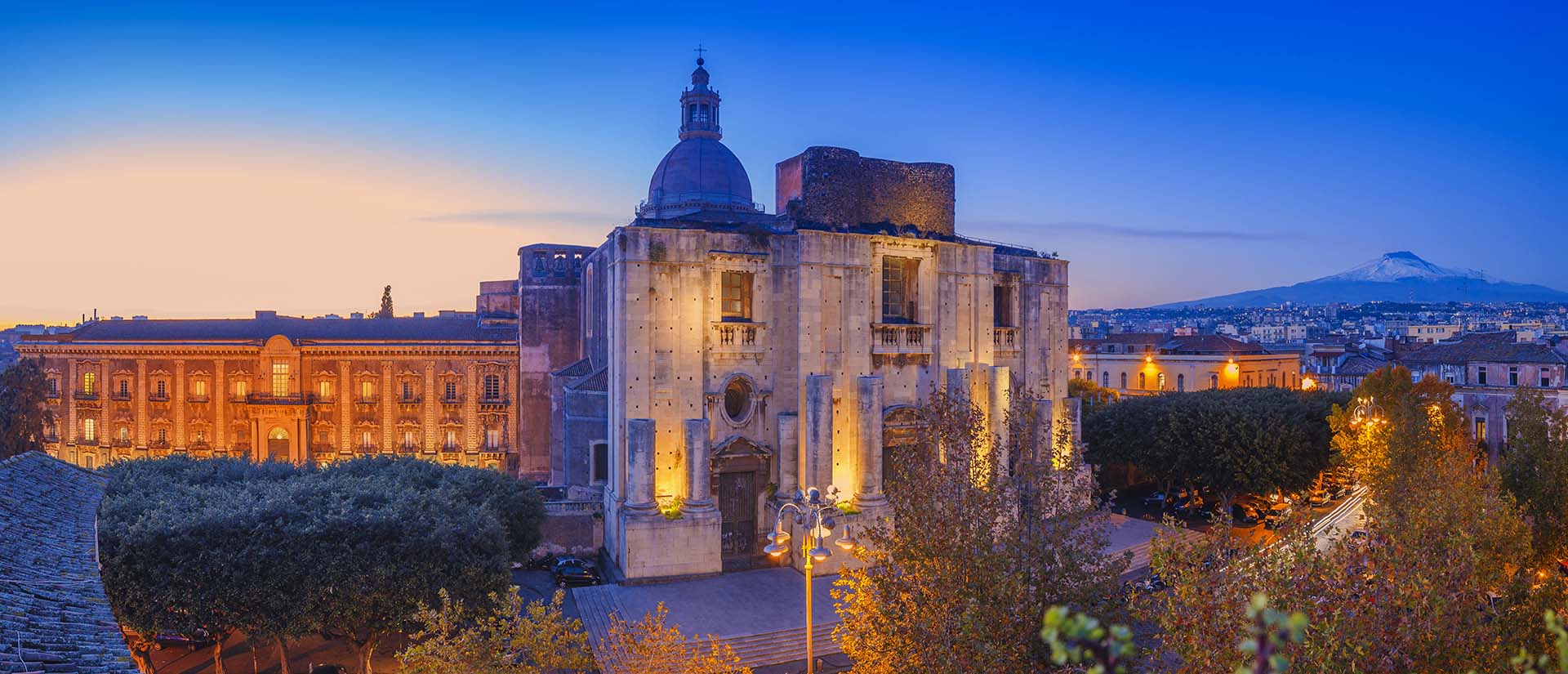 _MG_4806-Pano-Catania, l'armonia Barocca di piazza Dante, tra San Nicolò l'Arena, il Monastero dei Benedettini e la maestosa Etna