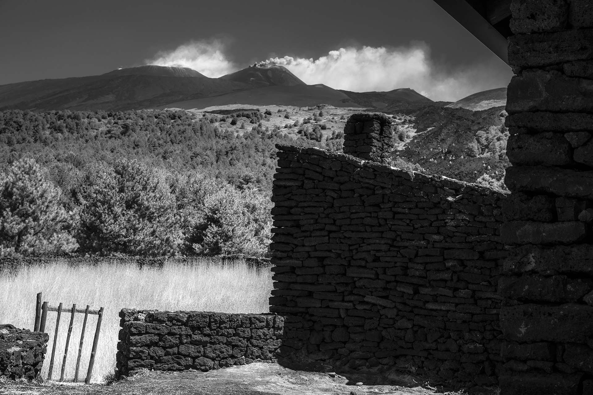 SAFF1886-Silenzi di Pietra, l'Etna fumante da Case Carpinteri