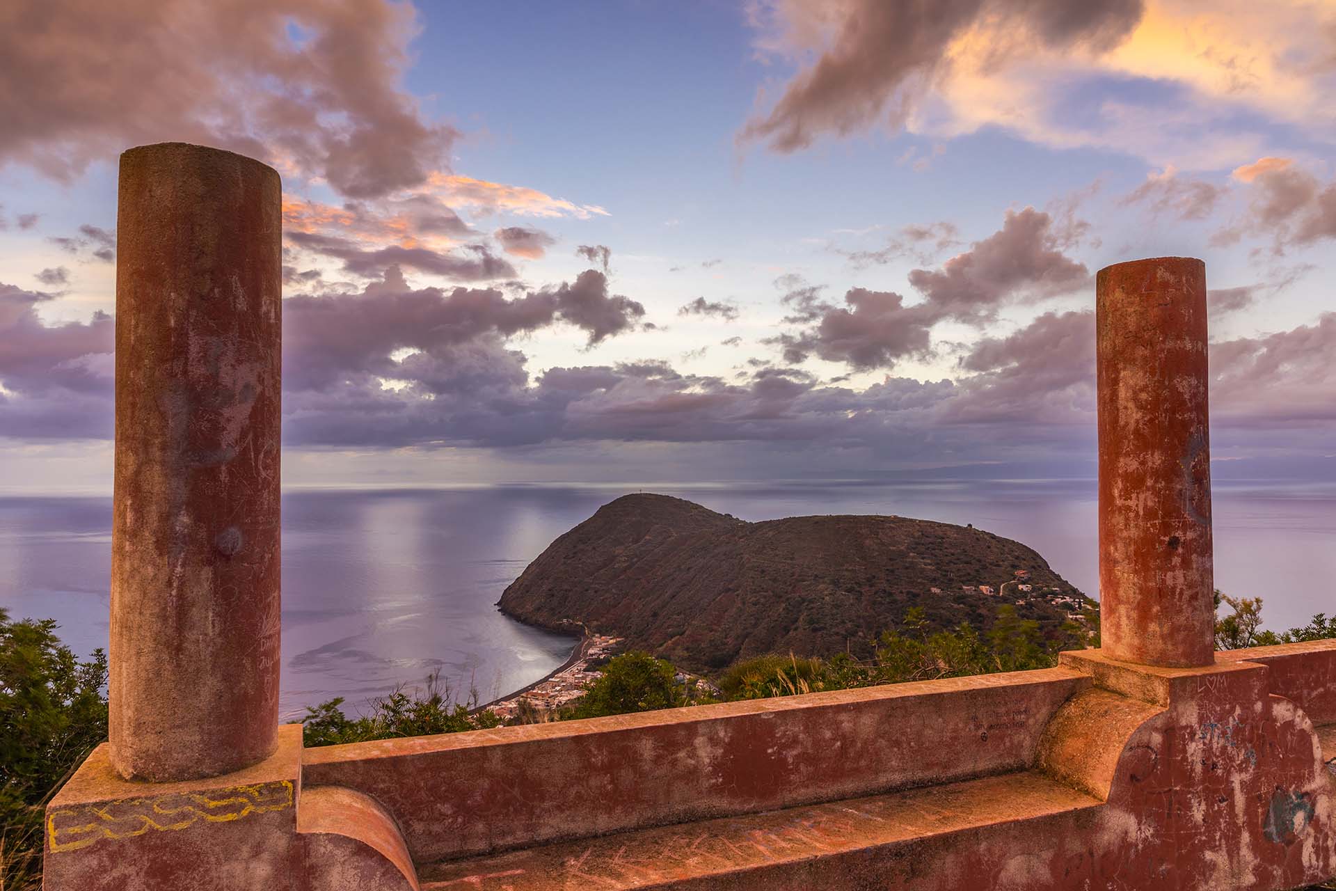 SAFF5257-HDR-L’Aurora dal Belvedere di Forgia Vecchia. Il Respiro di Lipari tra Canneto, Punta della Jalera e Monte Mazzuni