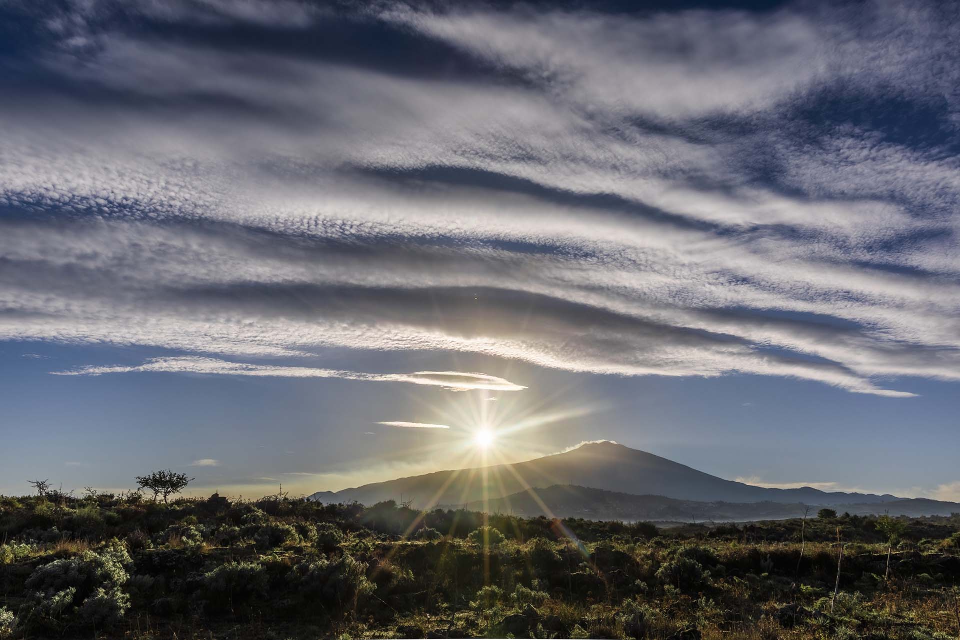 SAFF5650-HDR-L'alba magica dell'Etna su Maletto e le Favare di Santa Venera