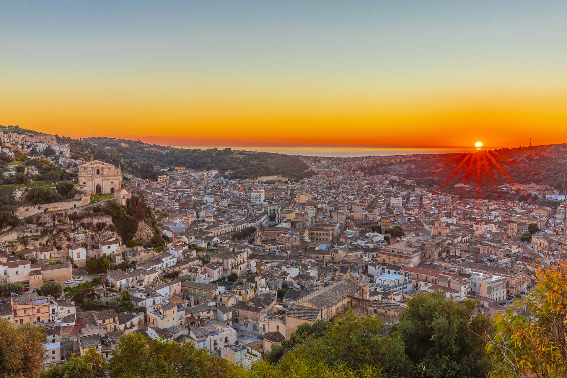 SAFF5757-HDR-Scicli, l'abbraccio infuocato del sole sul cuore Barocco Ibleo