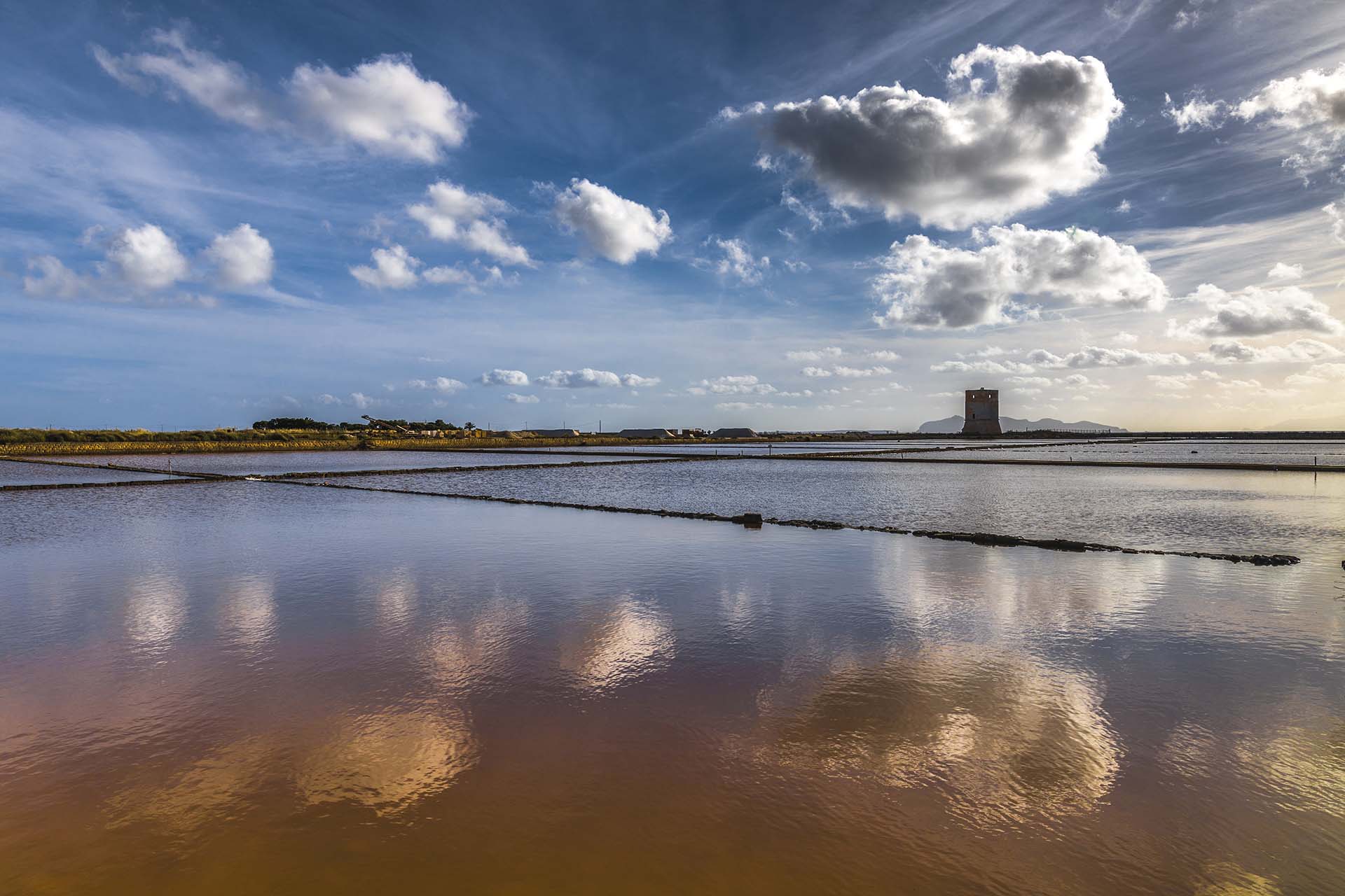 0A1A4588-Torre di Nubia e il balletto delle nuvole sulle saline di Trapani
