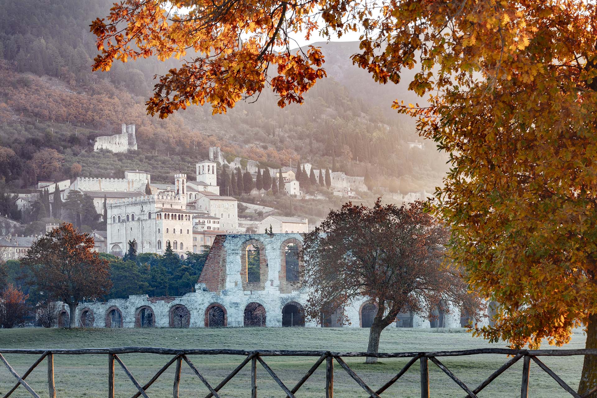 Gubbio: la guida completa alla città di pietra più bella dell’Umbria.