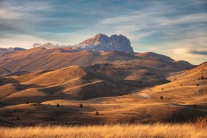 Il Gran Sasso svetta nel paesaggio del Parco Nazionale