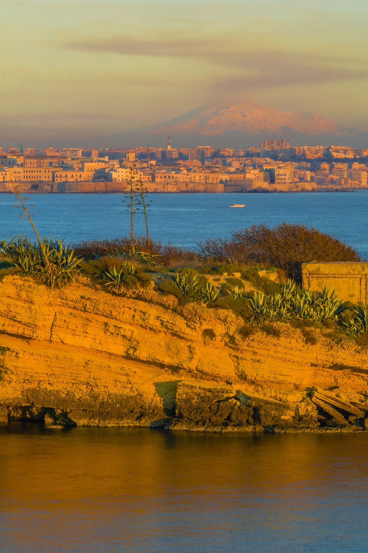 DE7U1724-Plemmirio, vista su Massolivieri, Ortigia e l'Etna