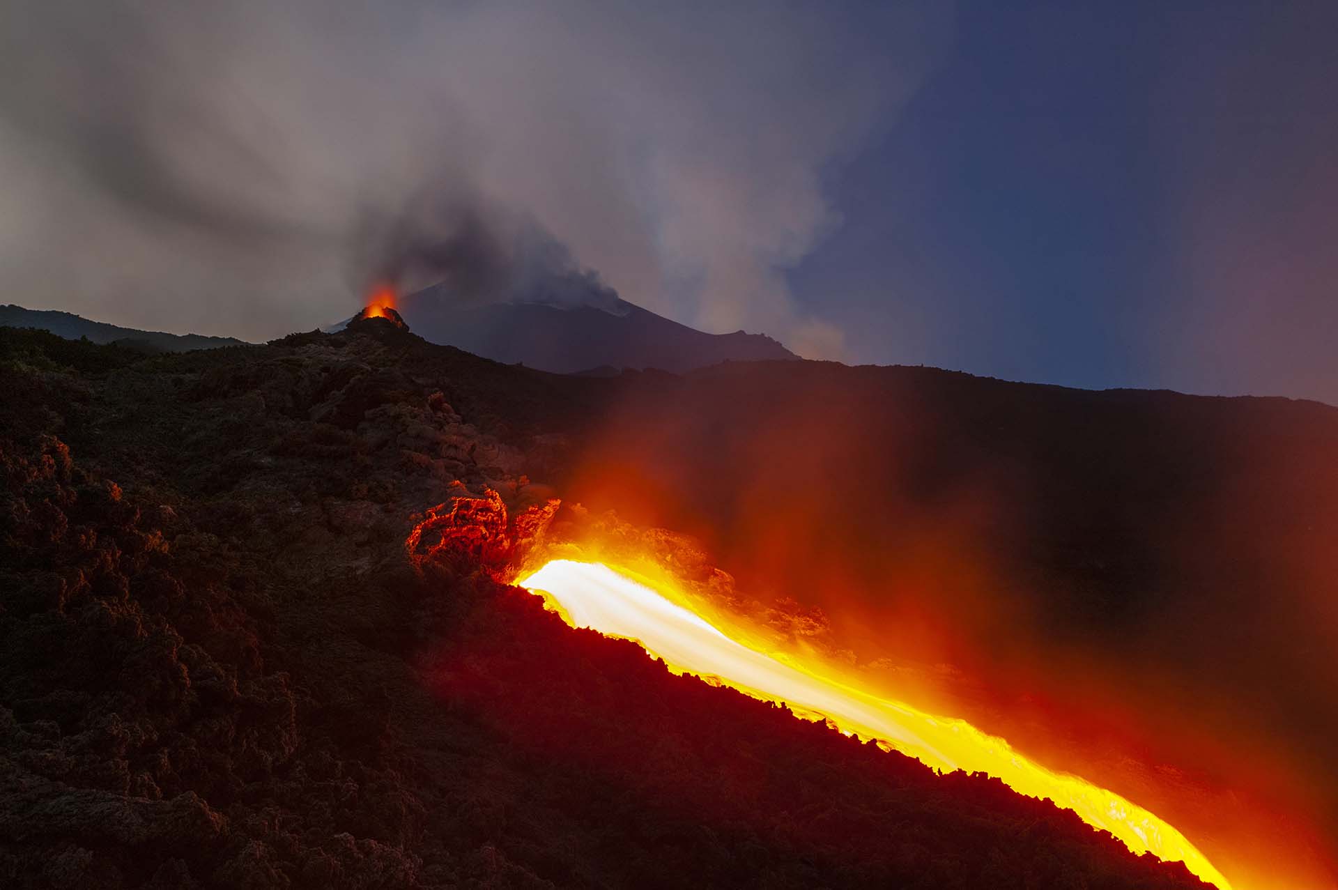 DE7U1815-Etna, flussi lavici ingrottati lungo il versante del Cratere di Sud-Est