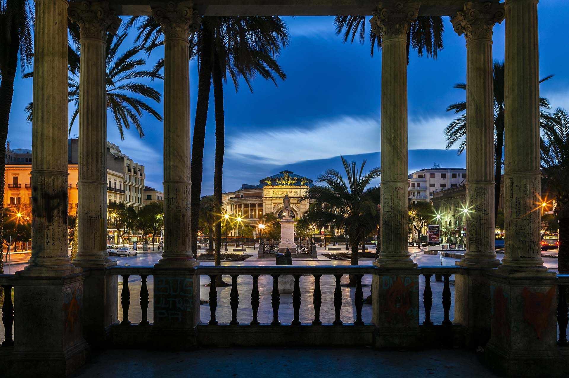 DE7U3173-Palermo Piazza Castelnuovo, il Palchetto della Musica guarda il Teatro Politeama
