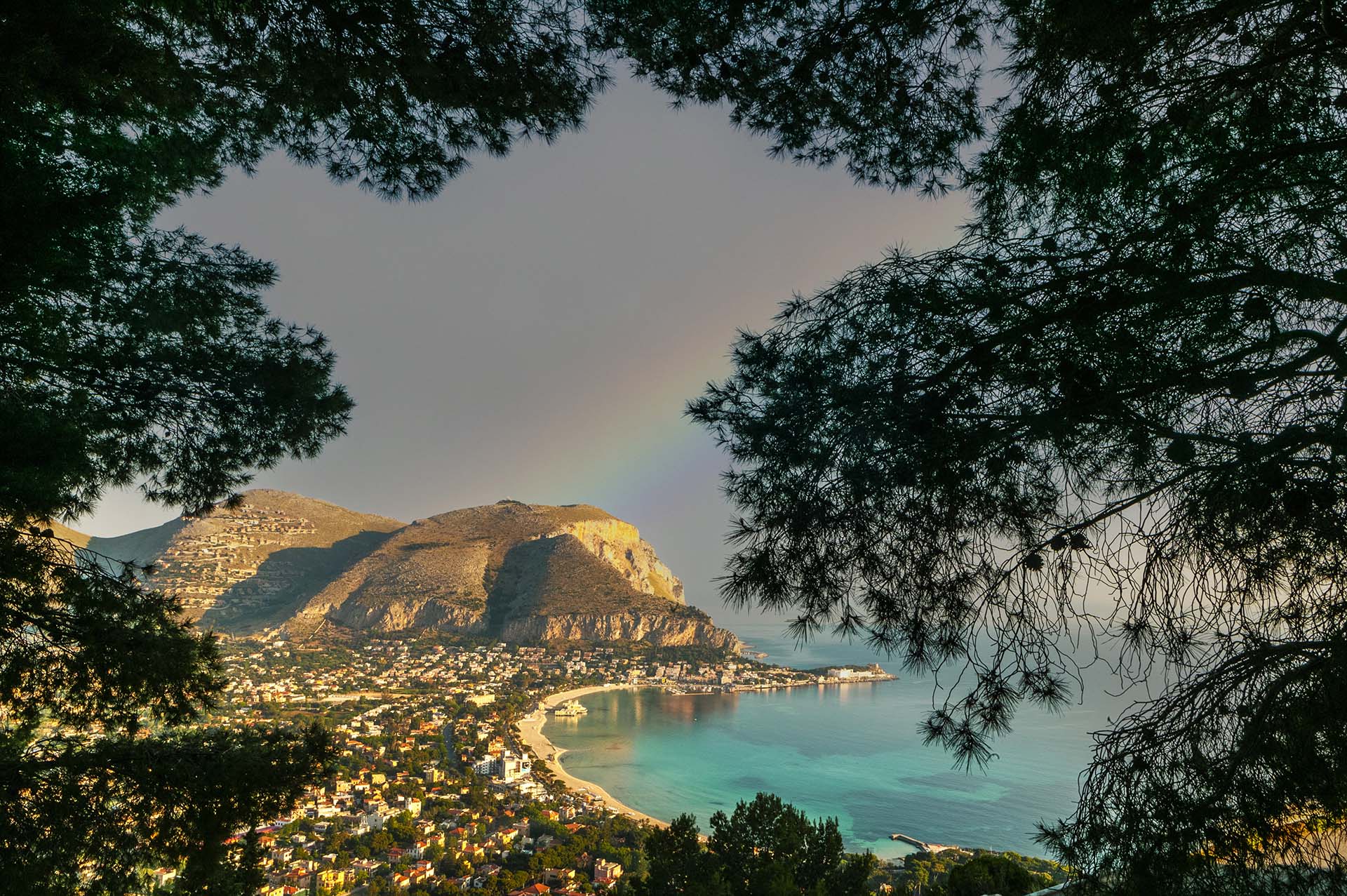 Finestra sul Golfo di Mondello. Vista privilegiata da Monte Pellegrino