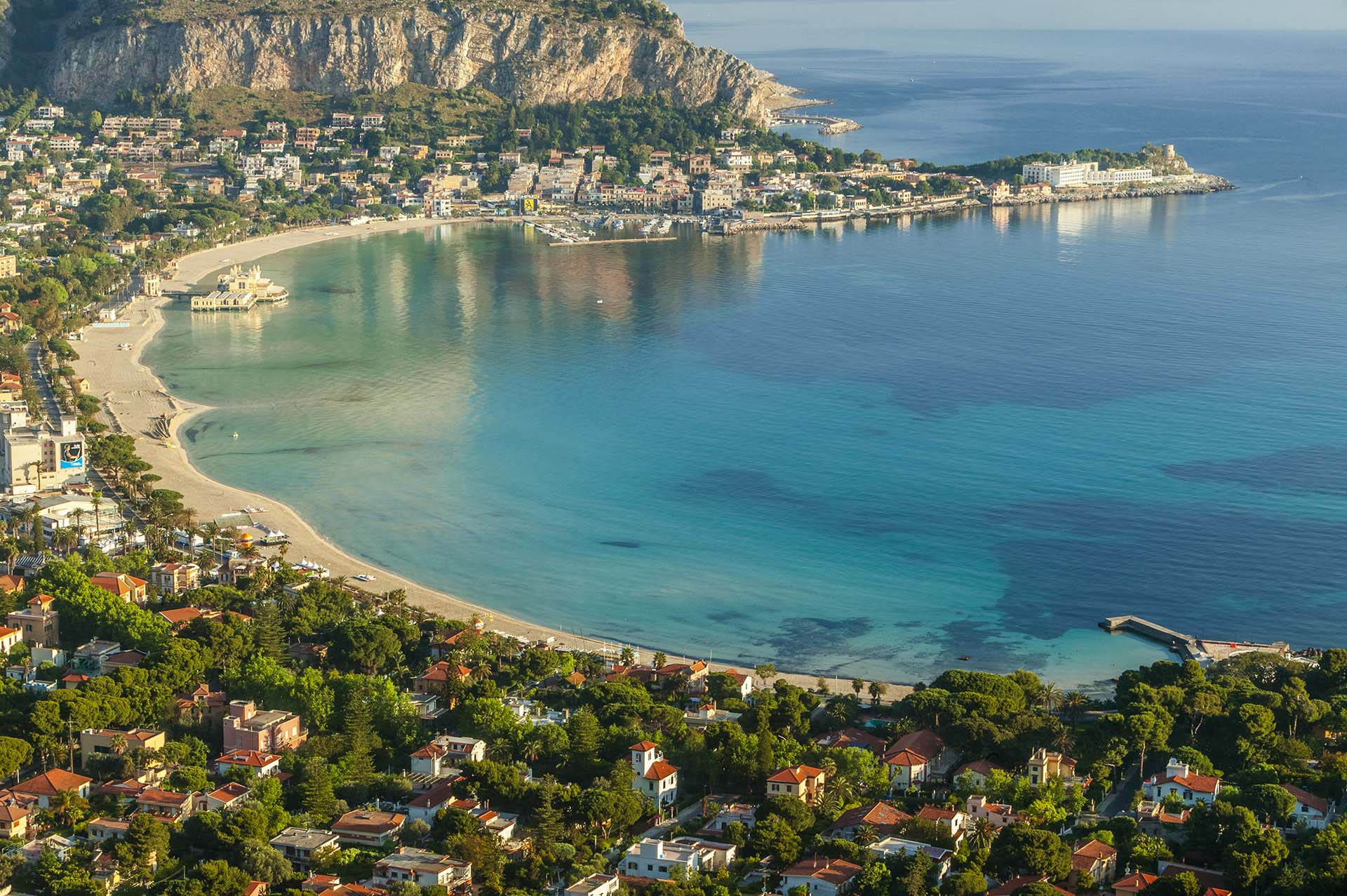 Mondello, un’insenatura naturale tra storia e natura