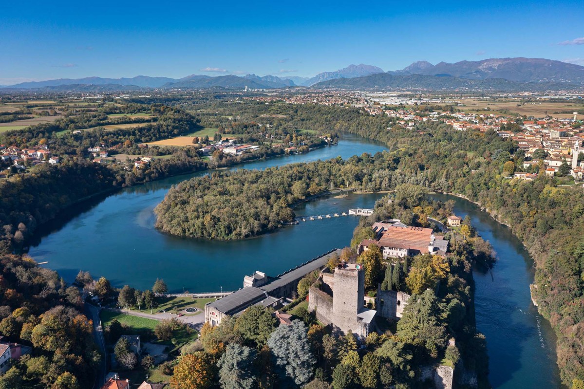 Le curve sinuose del fiume Adda all'altezza di Trezzo d'Adda.