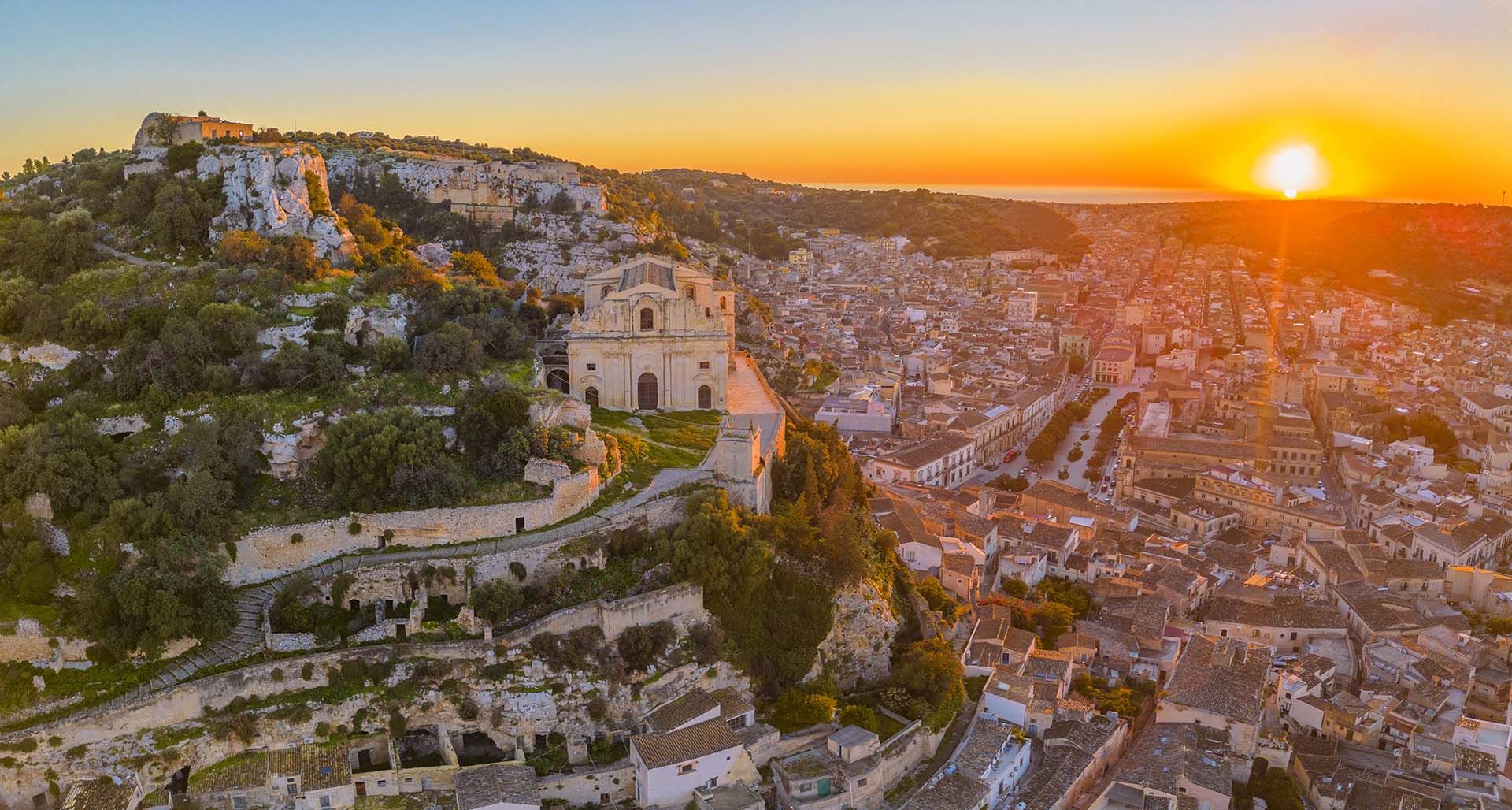 DJI_0255-HDR-Panorama-Scicli, il panorama Barocco al tramonto, tra Monti Iblei e Mediterraneo